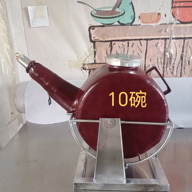 

Старомодный масляный чайник из нержавеющей стали, изоляция киоска