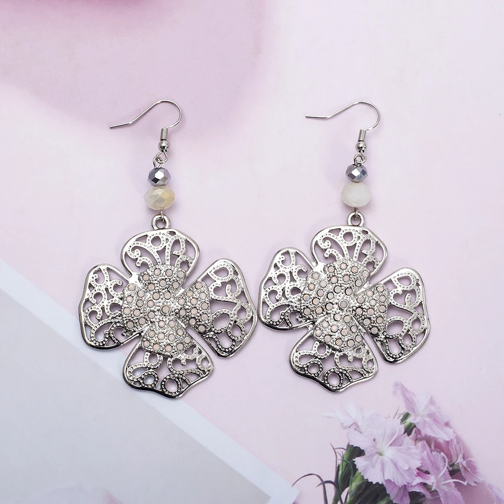 

Zinc Alloy Inlaid Rhinestone Hollowed Four Leaf Flower Earrings For Women Vintage Aesthetic Trending Products Cute Girls Jewelry