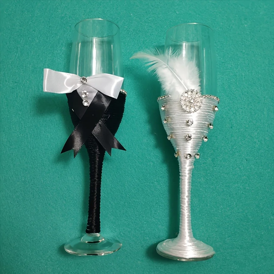 

A box of black and white wedding bride's wine glasses, romantic love style, wedding gift wine glasses for the wedding season