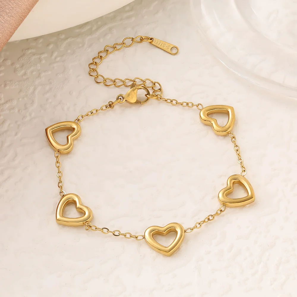 قطع القلب قلادة سوار القرط مجموعة مجوهرات الفولاذ المقاوم للصدأ 18K مطلية بالذهب غير يتلاشى المرأة اكسسوارات شخصية