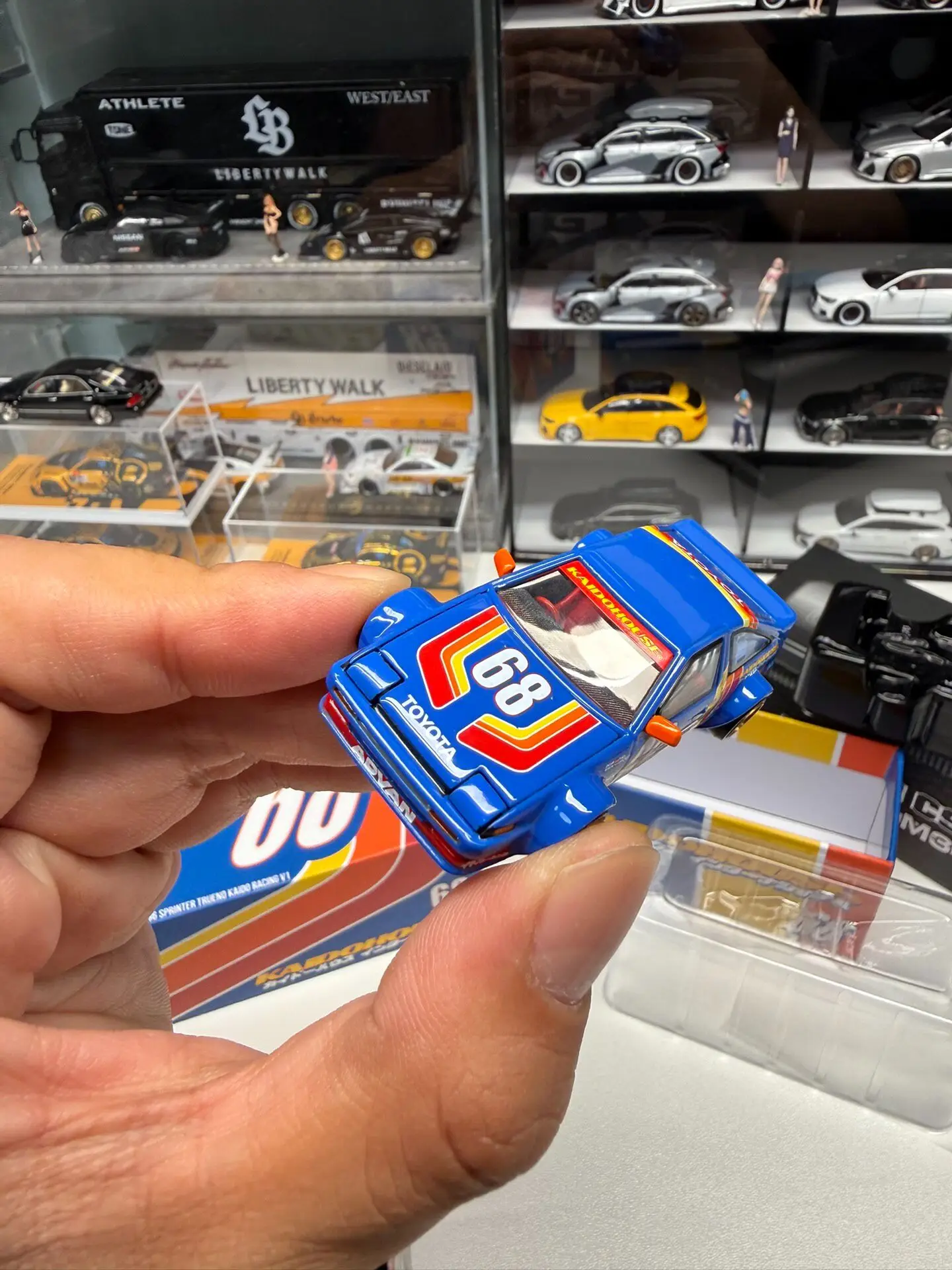 Diecast KaidoHouse MINIGT 1:64 Scale Toyota AE86 Sprinter Trueno Kaido Racing V1 #68 Alloy Car Model
