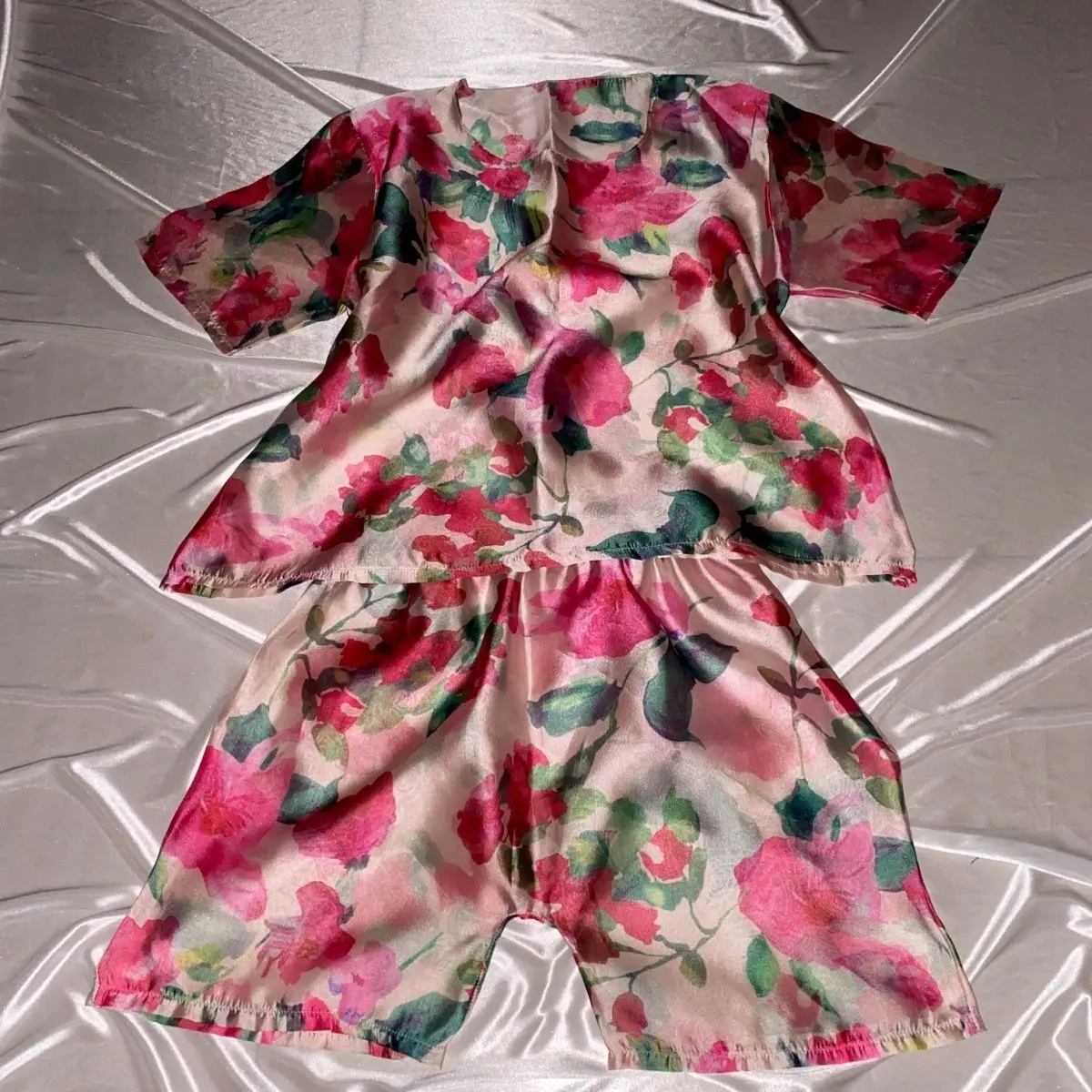 

Glossy floral print plus size satin pajamas two-piece set Women loose sleeping plus size top shorts