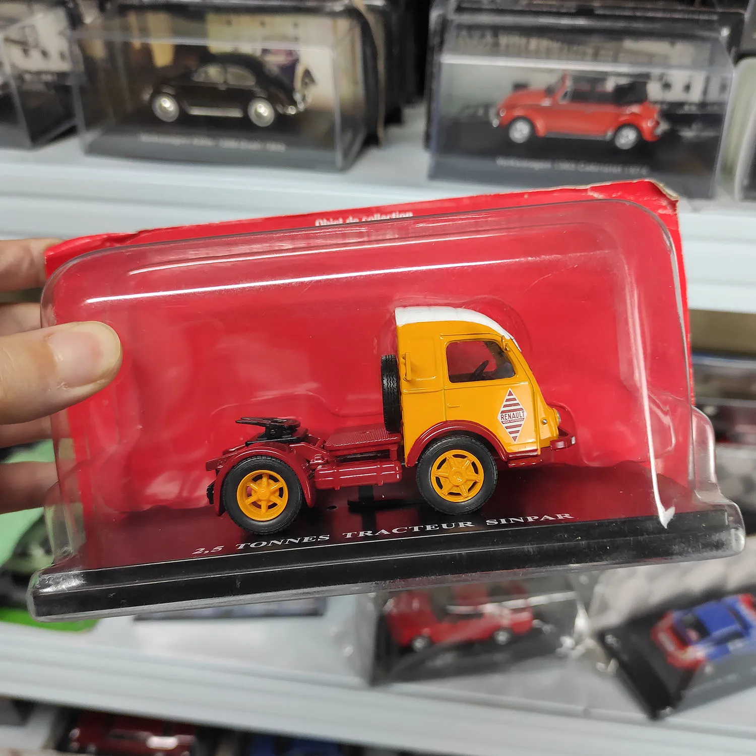 Литая под давлением модель автомобиля из сплава 2,5 TONNES TRACTEUR SINPAR в масштабе 1:43