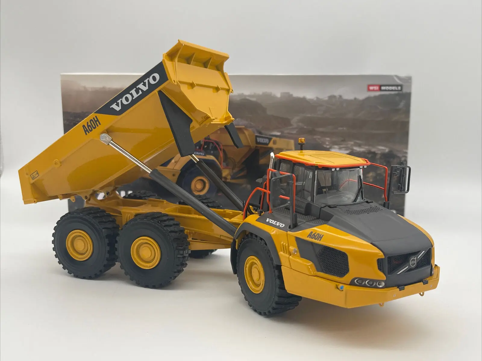 61-2000 Large A60H Articulated Dump Truck 1:50 Scale Diecast Model New