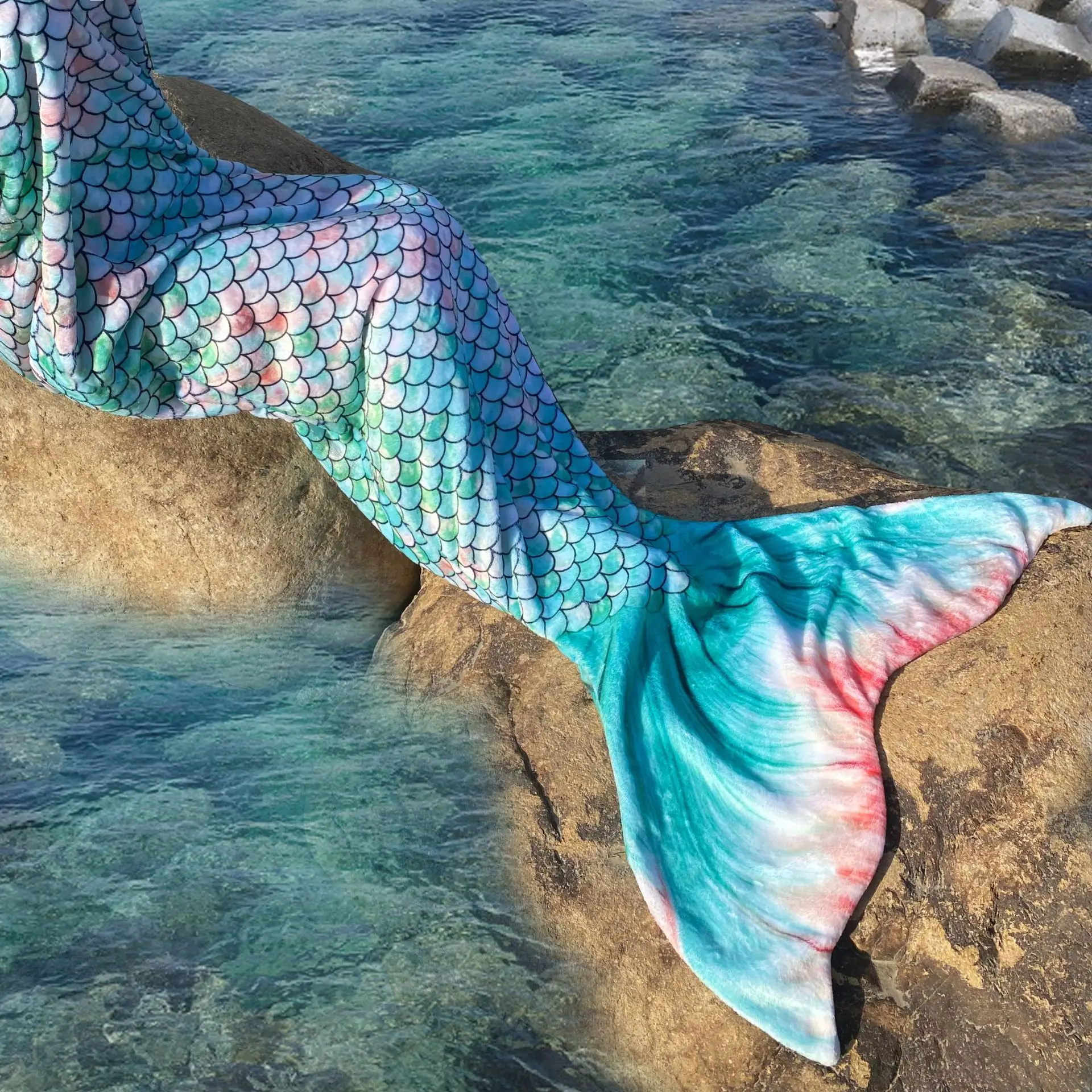 Beauty Fish Scales Mermaid Tail Princess Blanket For Sofa Bed  Wearable Soft Flannel Throw Nap Sleeping Bag Single Warm Blankets