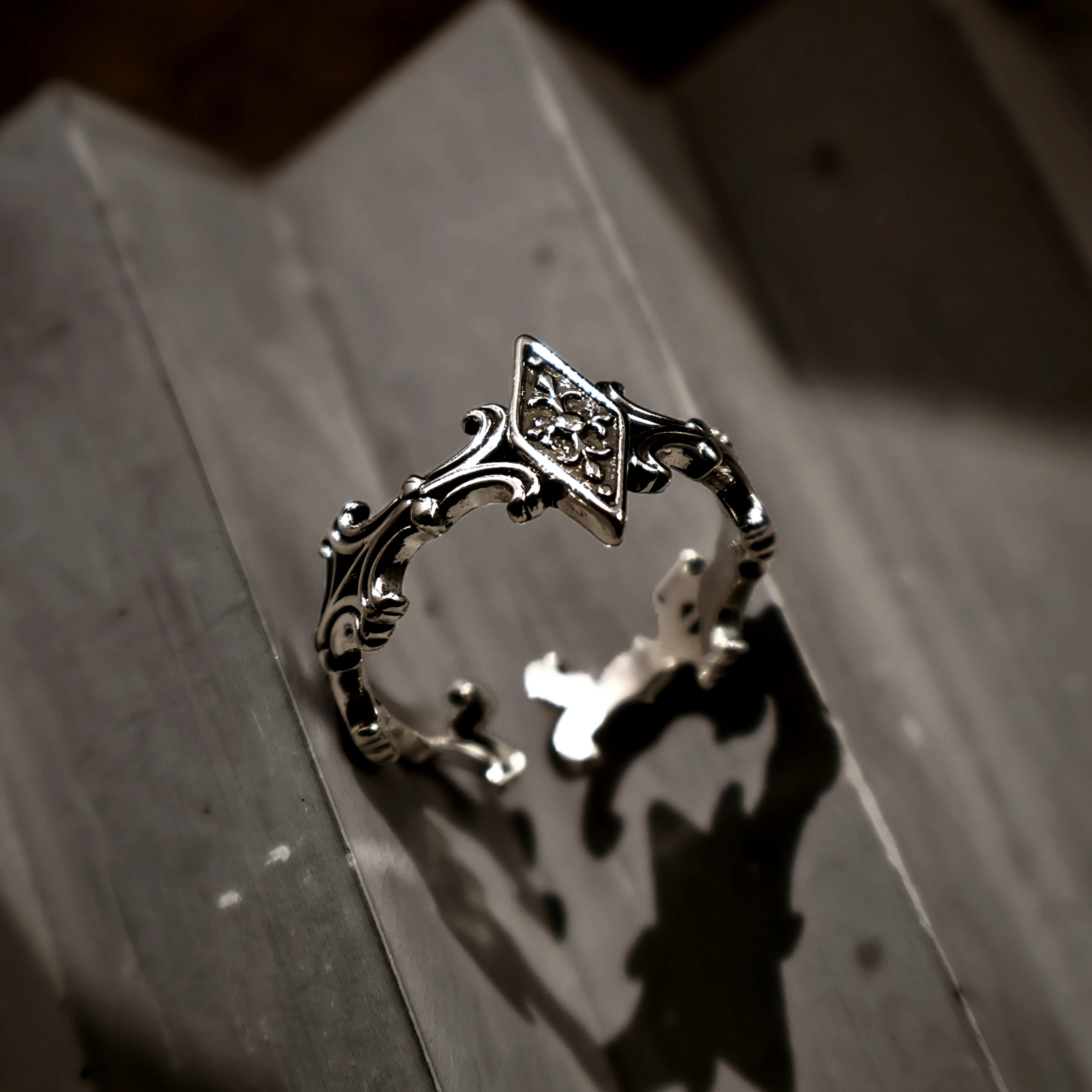 Retro Iris Kreuz Rhombus Verstellbarer Offener Ring für Männer Versilbertes Messing Gothic Punk Edgy Schmuck Unisex Accessoires Cooles Geschenk – Detail 4