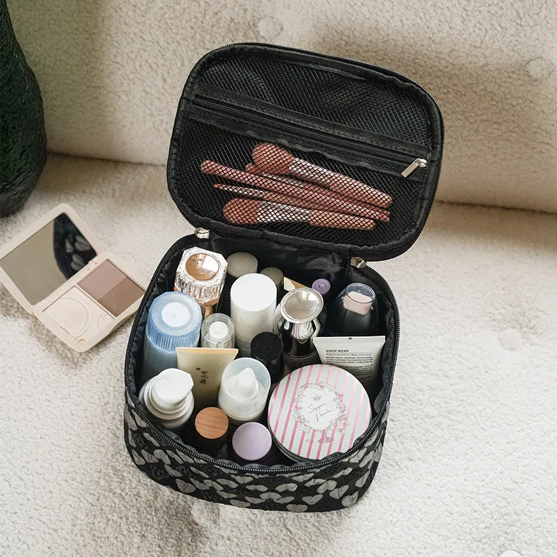 New Flap Handheld Makeup Bag for Women Black Heart Print Portable Travel Cosmetic Pouch Large Capacity Toilet Storage Bags