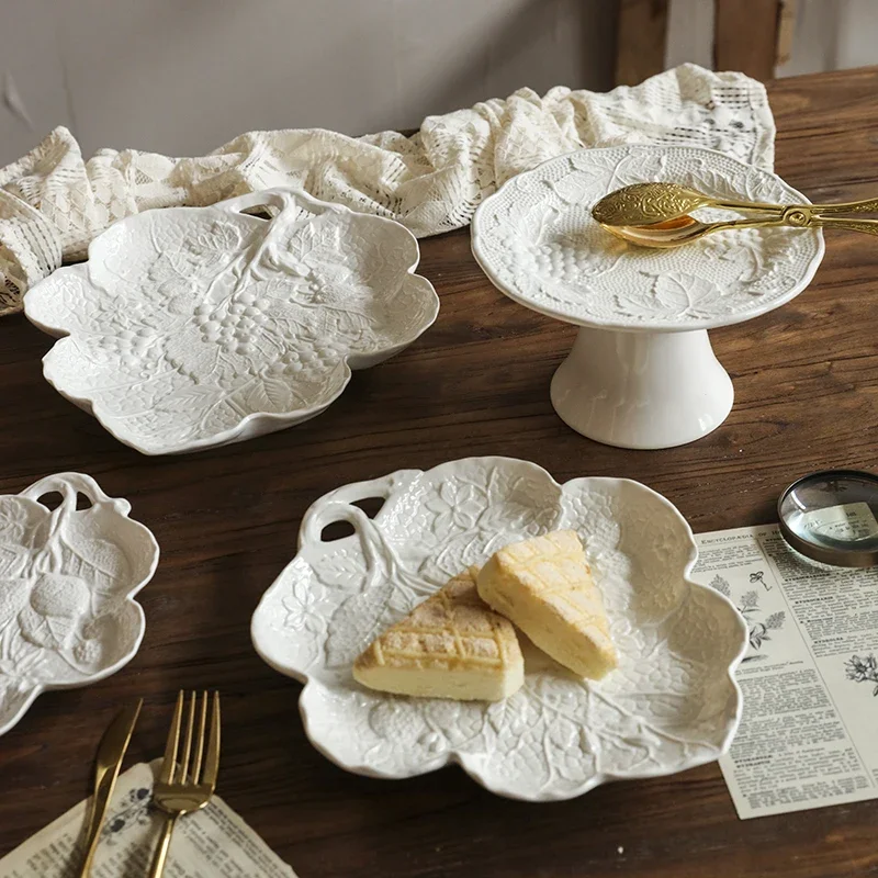 Pure White Relief Flowers Dining Plate Retro French Style Ceramic Plates Light Luxury Household Salads Desserts Plate Tableware