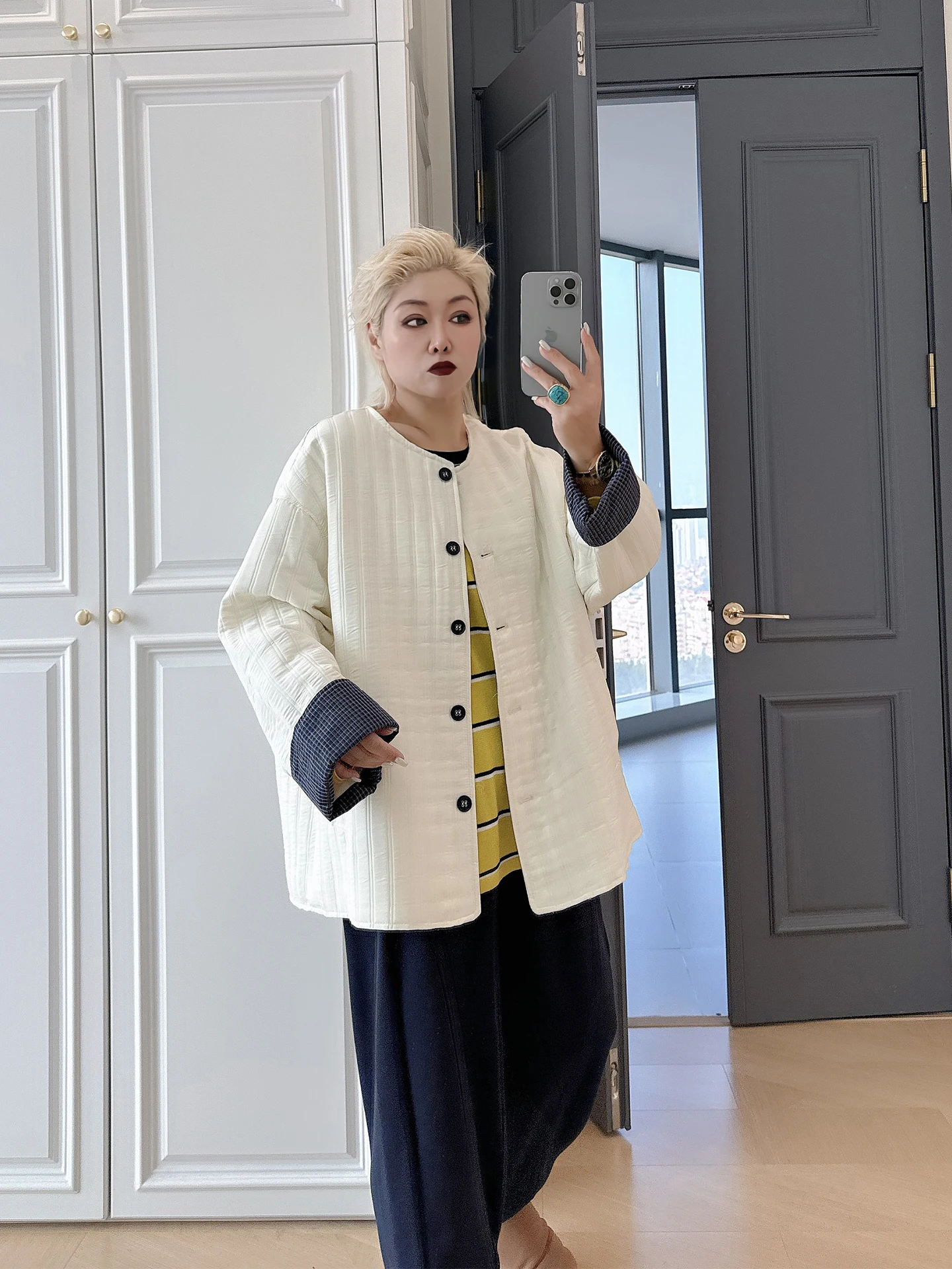 

Повседневное женское хлопковое пальто больших размеров, приталенного кроя, легкое, на одной пуговице, с вертикальными полосками