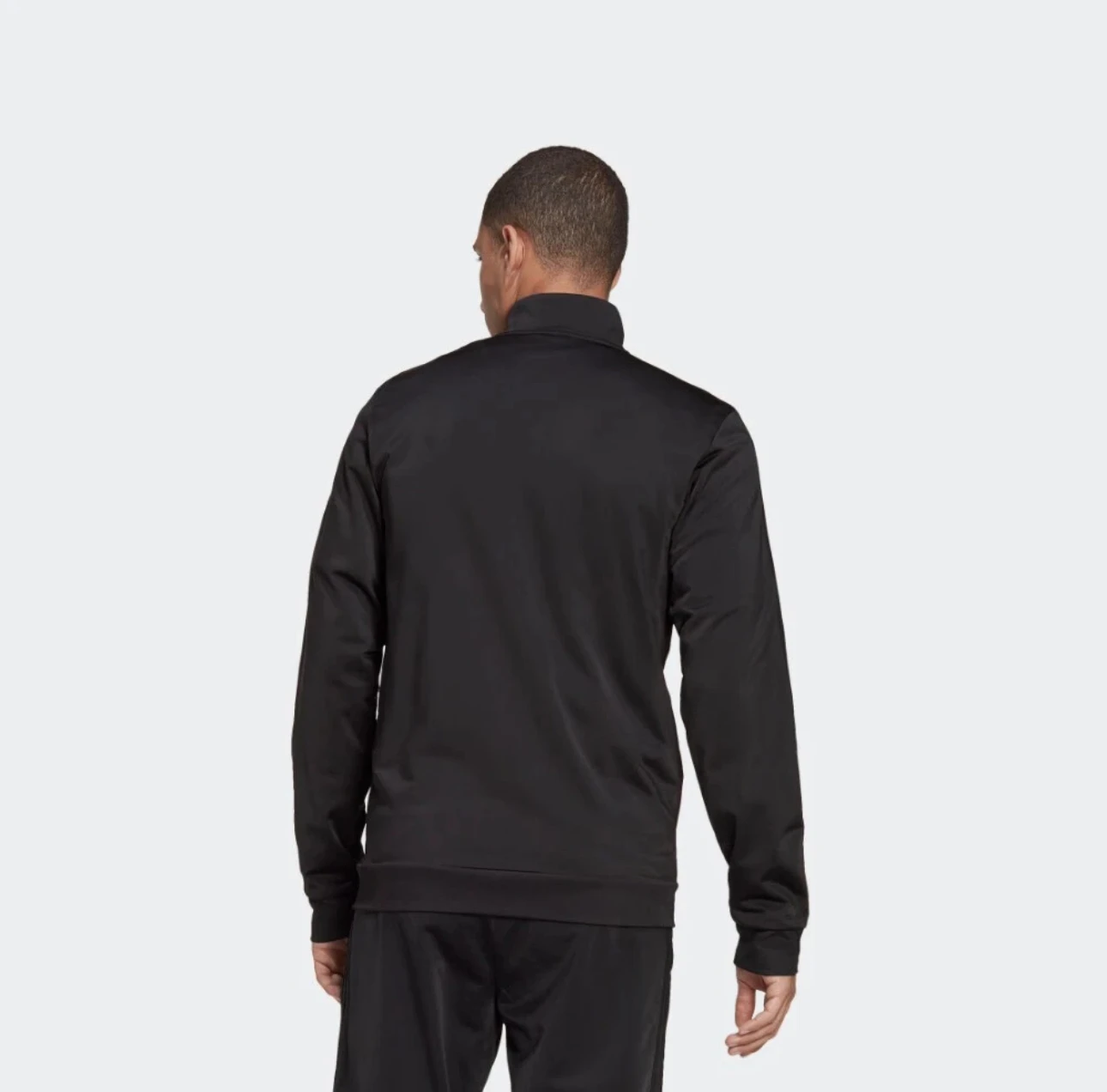 سترة رياضية بسحاب مطبوع عليها شعار الصدر بلون سادة من Adidas ESSENTIALS للرجال باللون الأسود