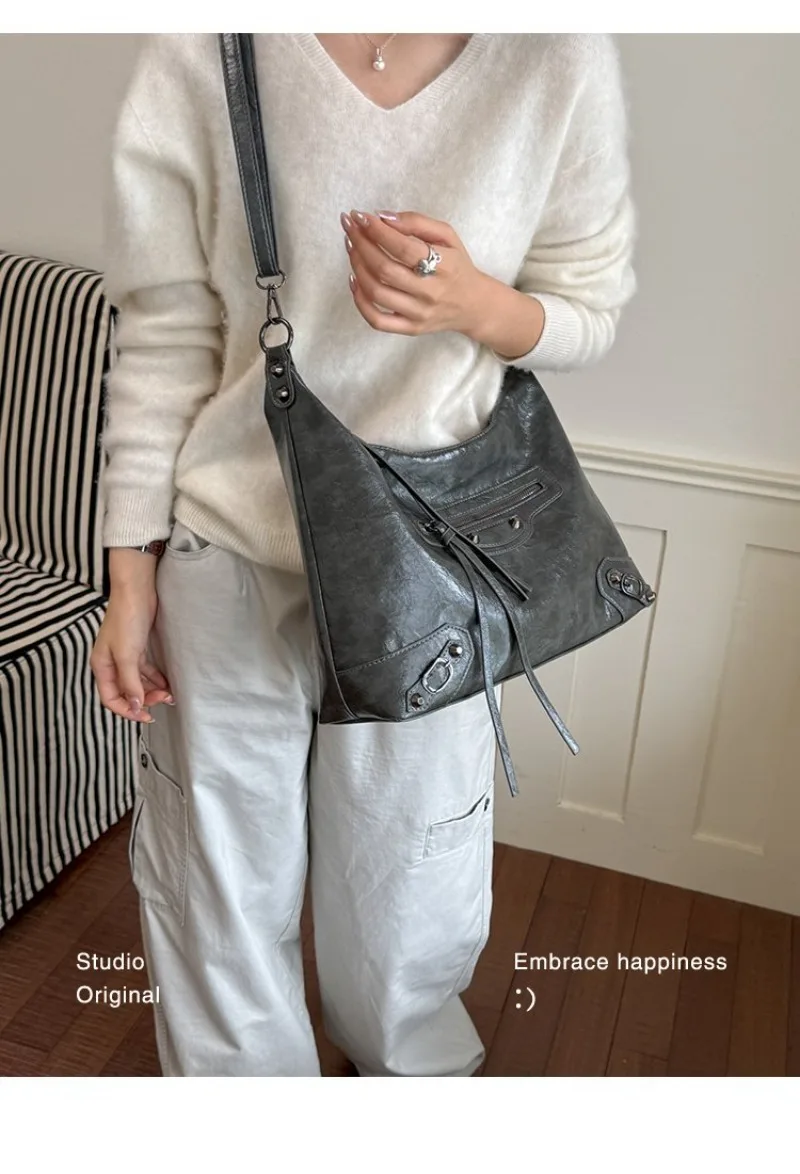 CEEKAY Damen Hobo-Tasche, Schwarz, Glänzendes PU-Leder, Große Schulterhandtasche mit Reißverschluss-Detail, für den täglichen Arbeitsweg, Casual, Minimalistisch – Detail 24