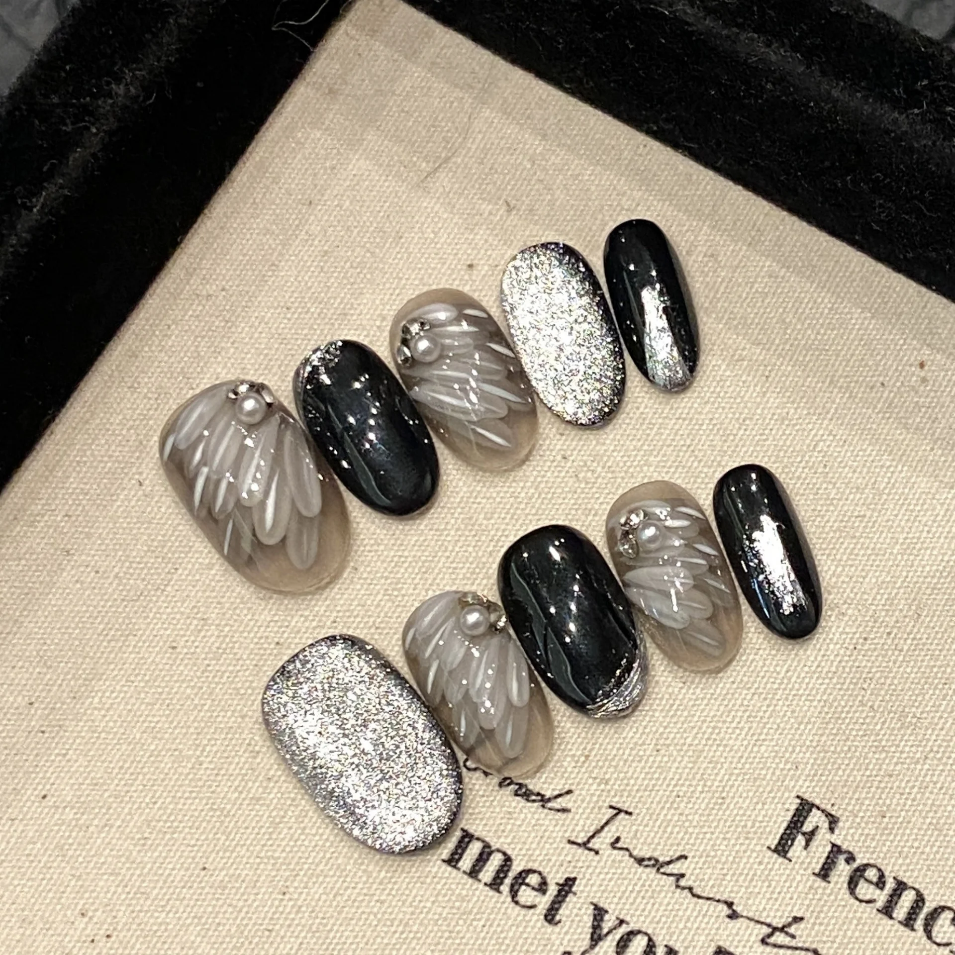 10pcs Handmade False Nails Sets Black Cat's Eye Full Cover Nail Tip Simple Pearl Design Fake Nails Press on Glitter Manicure Art