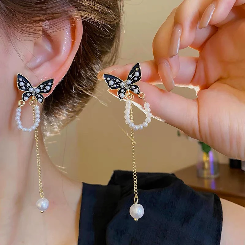 

Elegant Cool Black Butterfly Pearl Pendant Stud Earrings for Women New Fashion Charming Temperament Ladies Party Jewelry Gift