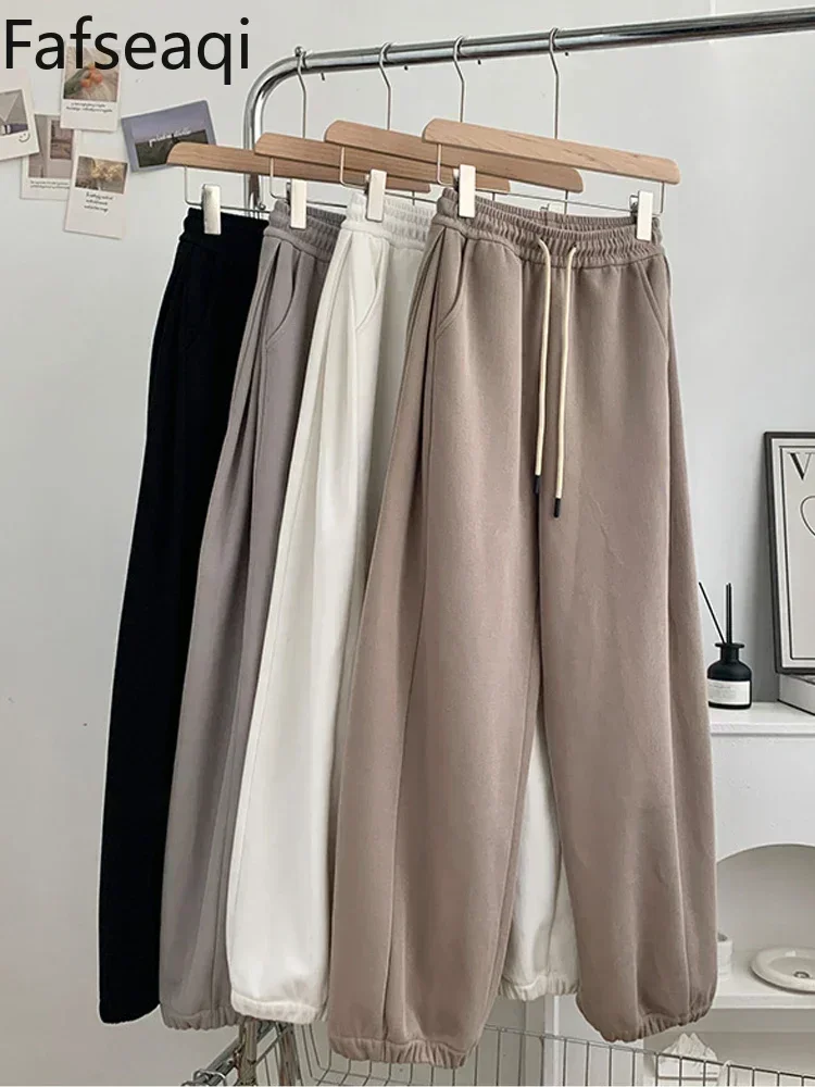 الأبيض بنطال ذو قصة أرجل واسعة للنساء 2024 الخريف جديد فضفاض Sweatpants عالية الخصر ملزمة قدم السراويل النسائية الدانتيل يصل بنطلون مستقيم