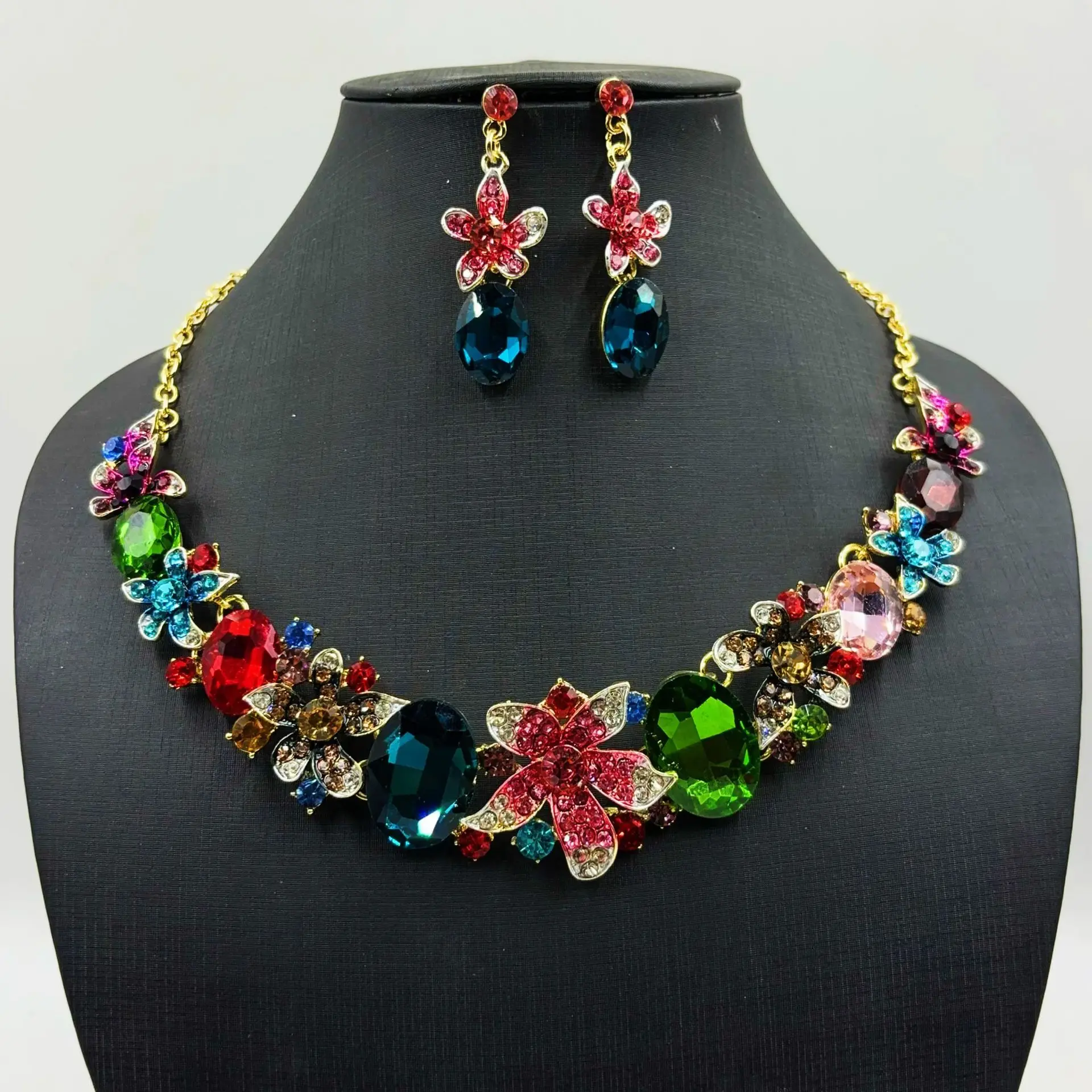 

New flower necklace earrings two-piece retro crystal colored banquet jewelry set