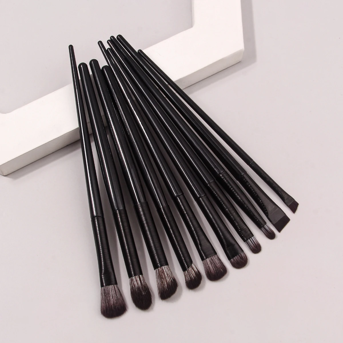 

10PCS eye professional makeup tools brush Eyeshadow brush Sleeper silkworm eyeliner brush Nose contouring brush highlighter brus