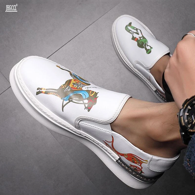 

New white one foot loafers men's Korean version of the trend printed leisure tide thick soled foot cover leather small shoes A31