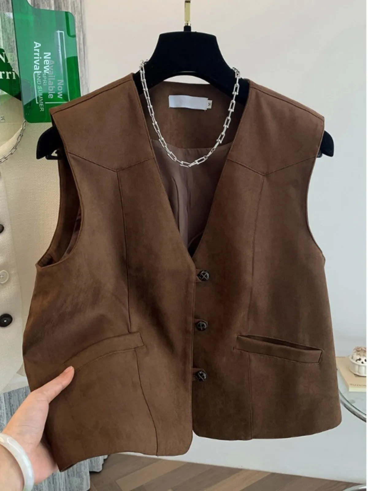 

Модный замшевый жилет темно-коричневого цвета в стиле ретро, женский V-образный вырез, длина, застежка на одной пуговице, однотонный, для поездок на работу, Sle Jaet