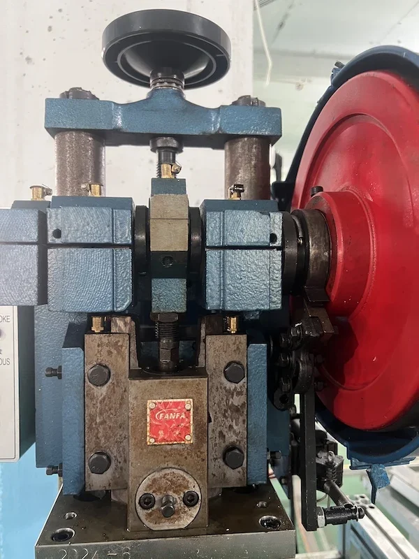 punching machine To achieve different punching processes Perforated ventilation grille frame Grid die and grid punch press