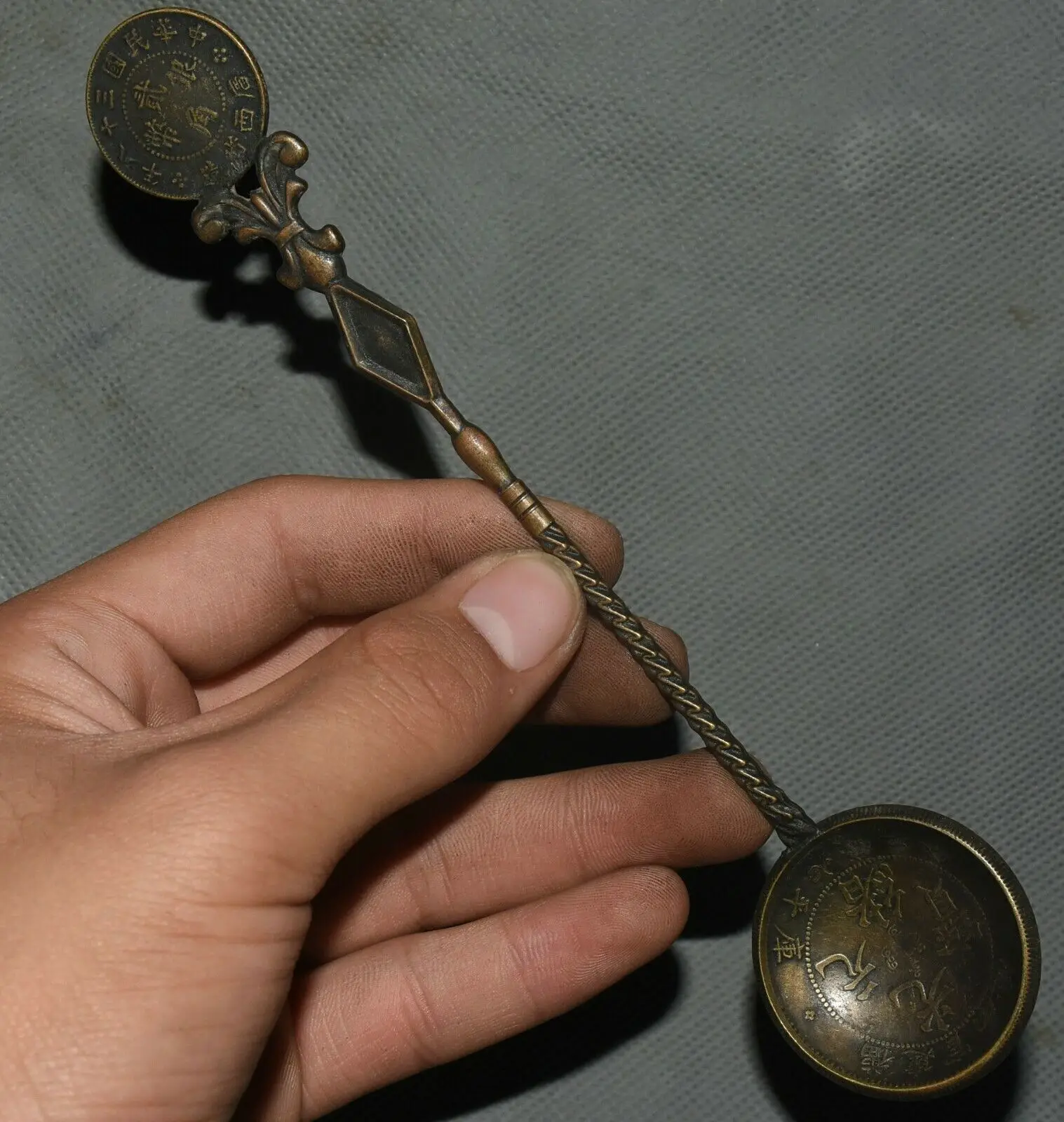 

7Cm Old Tibetan Copper Dynasty Dragon Beast Inscription "Wanbao" Coin Spoon -