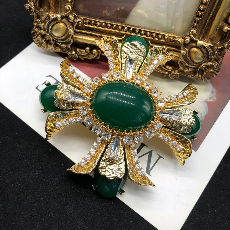 Micro-Paved Zircon Cross Brooch Green Stone Gold Plated Light Luxury Niche Lapel Pin for Women
