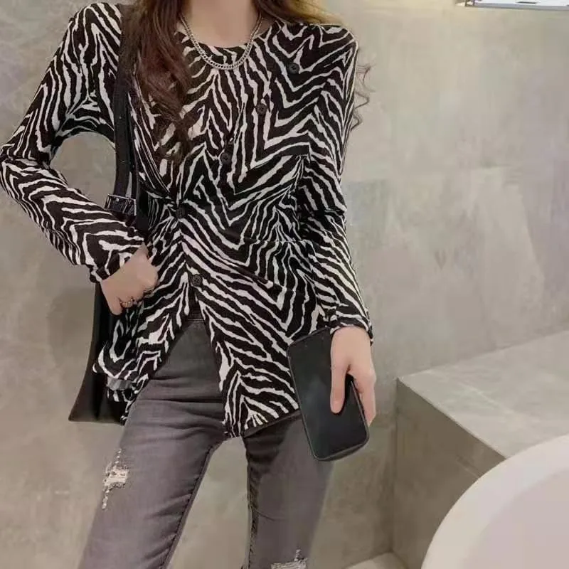 

Women's Autumn Winter 2026 Irregular Diagonal Button Zebra Print T Shirt Slimming Ins Trendy Inner Top