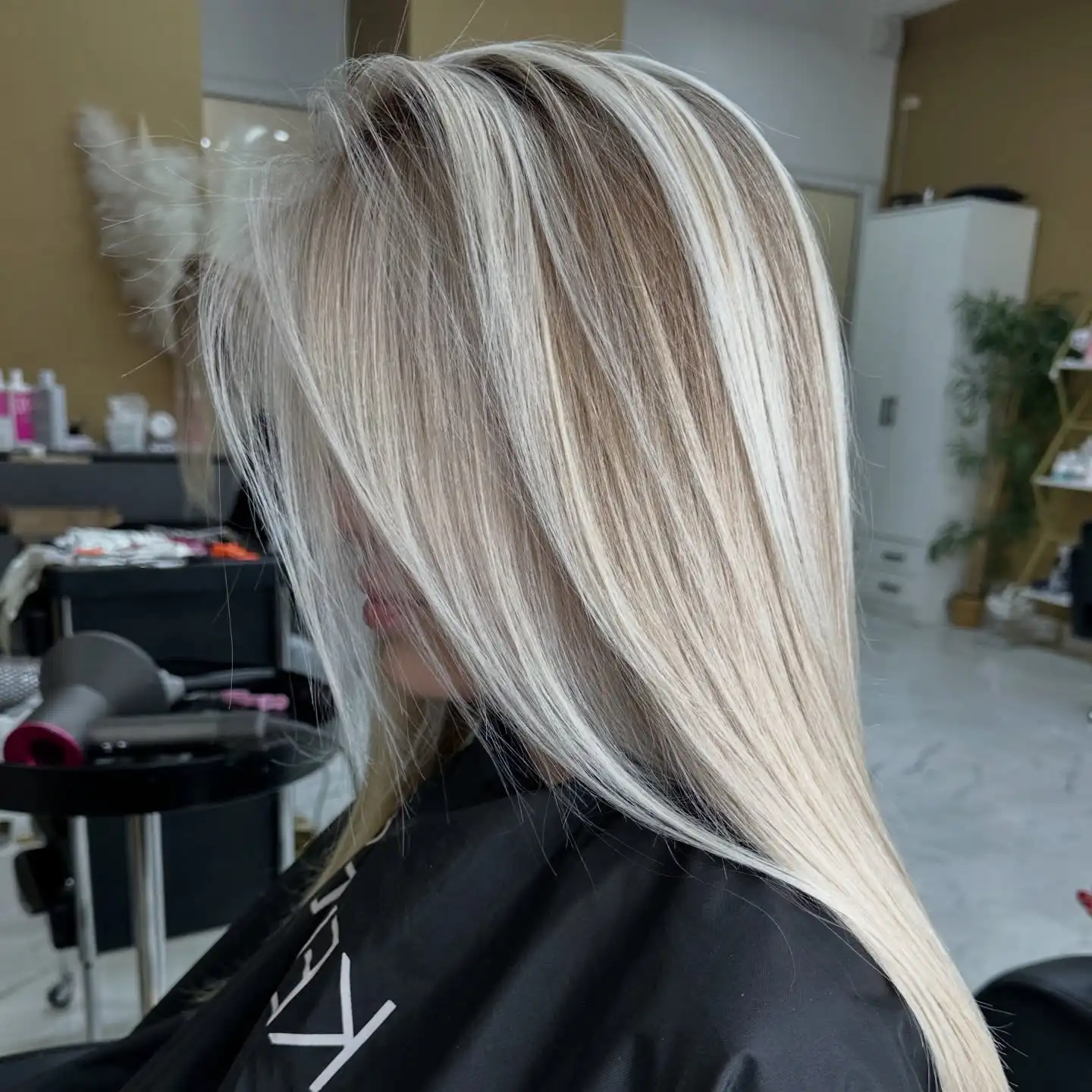 Long Straight Wig Ombre Ash Platinum Blonde Wig Transparent Lace Front Wig Balayage Highlights 13x4 28