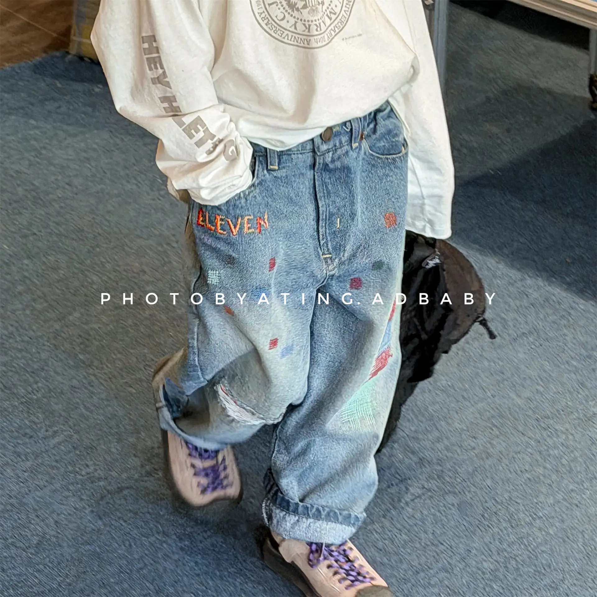 

Новые весенние свободные джинсы для девочек 2026 года, повседневные брюки для детей, джинсовые штаны для мальчиков, шаровары для малышей, детская одежда