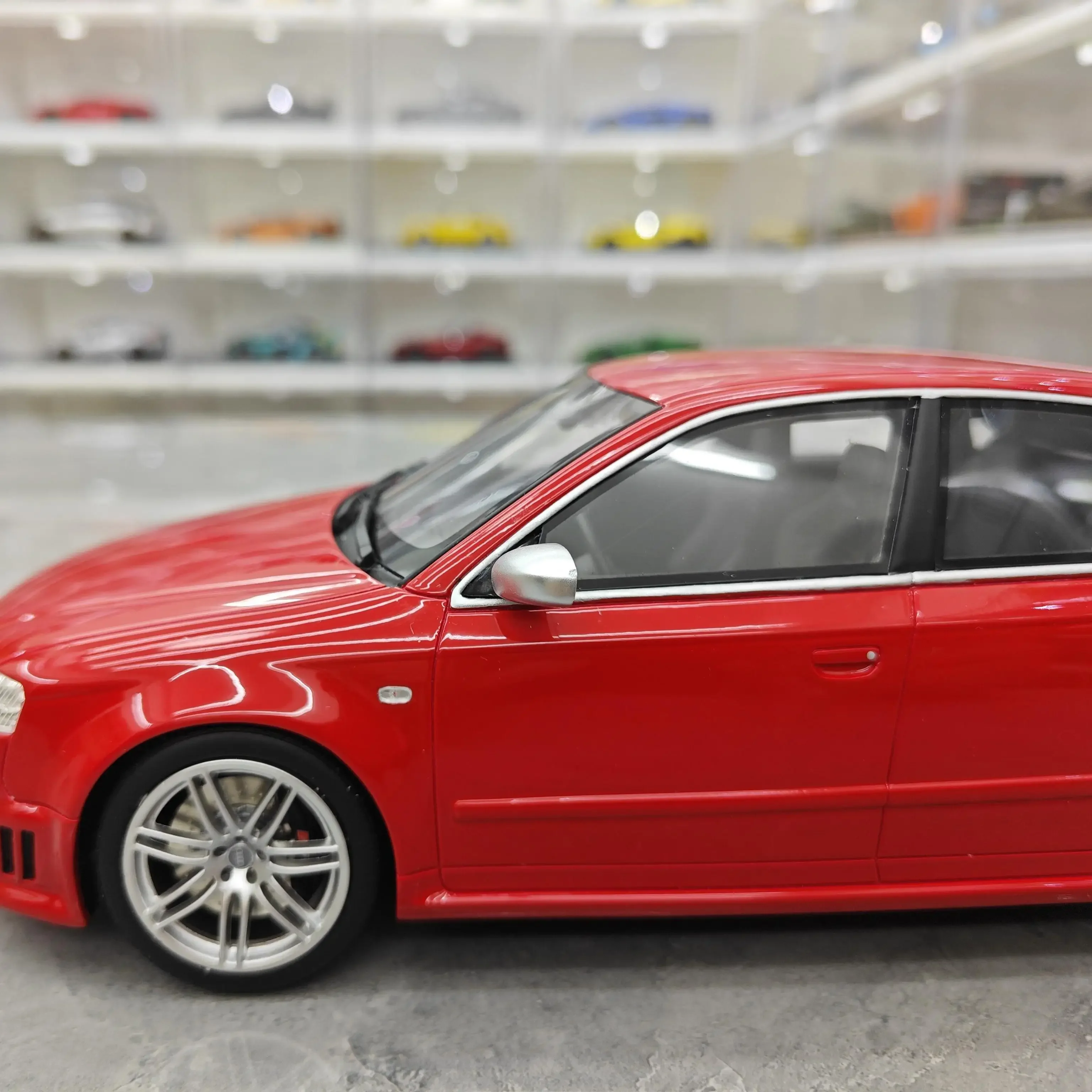 1:18 Audi RS4 Audi B7 edición limitada coche de resina simulada modelo regalo colección ornamento