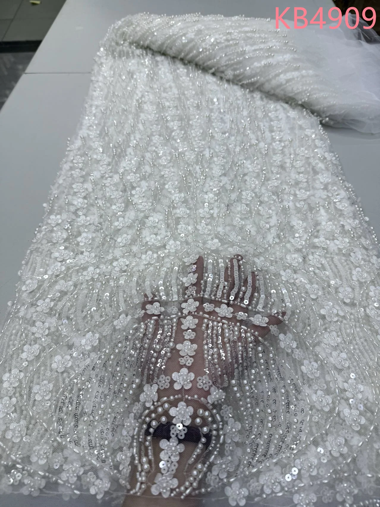 الأبيض مطرز أقمشة الدانتيل الأفريقي أقمشة الدانتيل 5 ياردة جودة عالية 2025 النيجيري الترتر تول النسيج لفستان الزفاف KB4909