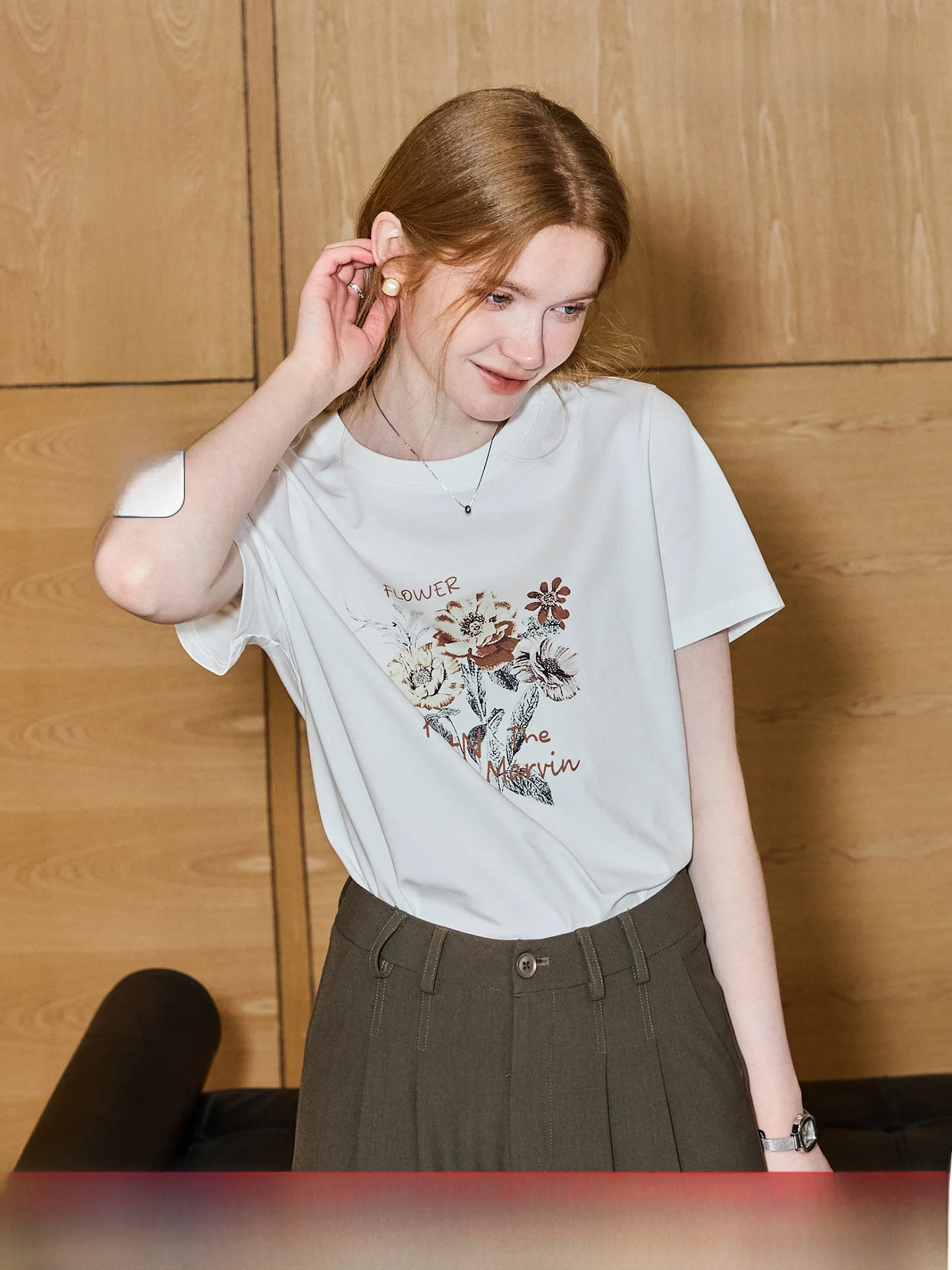 

Cool Sensation KUHNMARVIN White T-Shirt Women's Summer New Style Floral Prequel Short Sleeve round Neck Casual Fit Cotton Blend