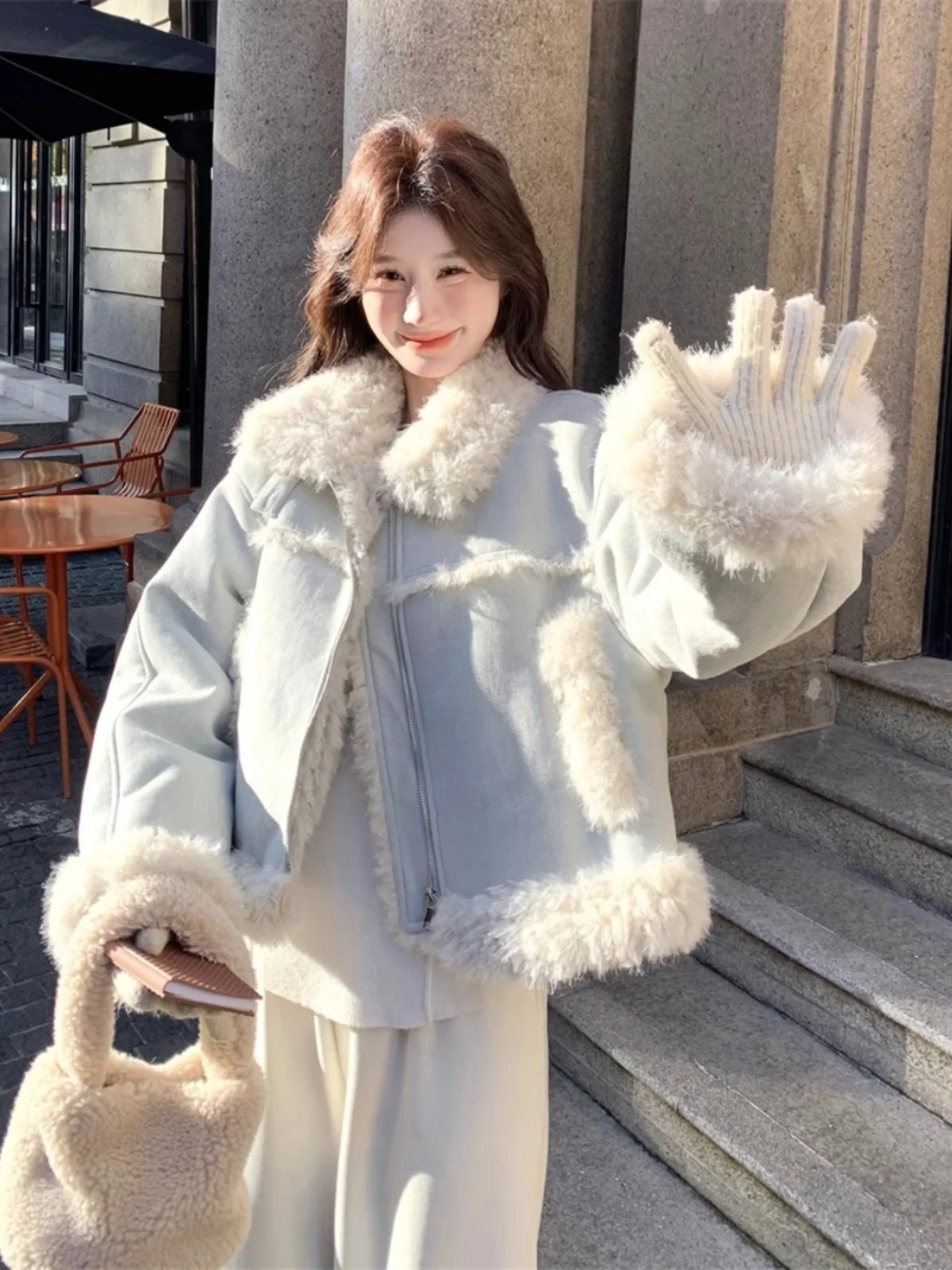 Morbido ort eepskin Jaet Cappotto invernale da donna Abbigliamento da moto di piccole dimensioni Pelliccia blu pastello e pelle intercate