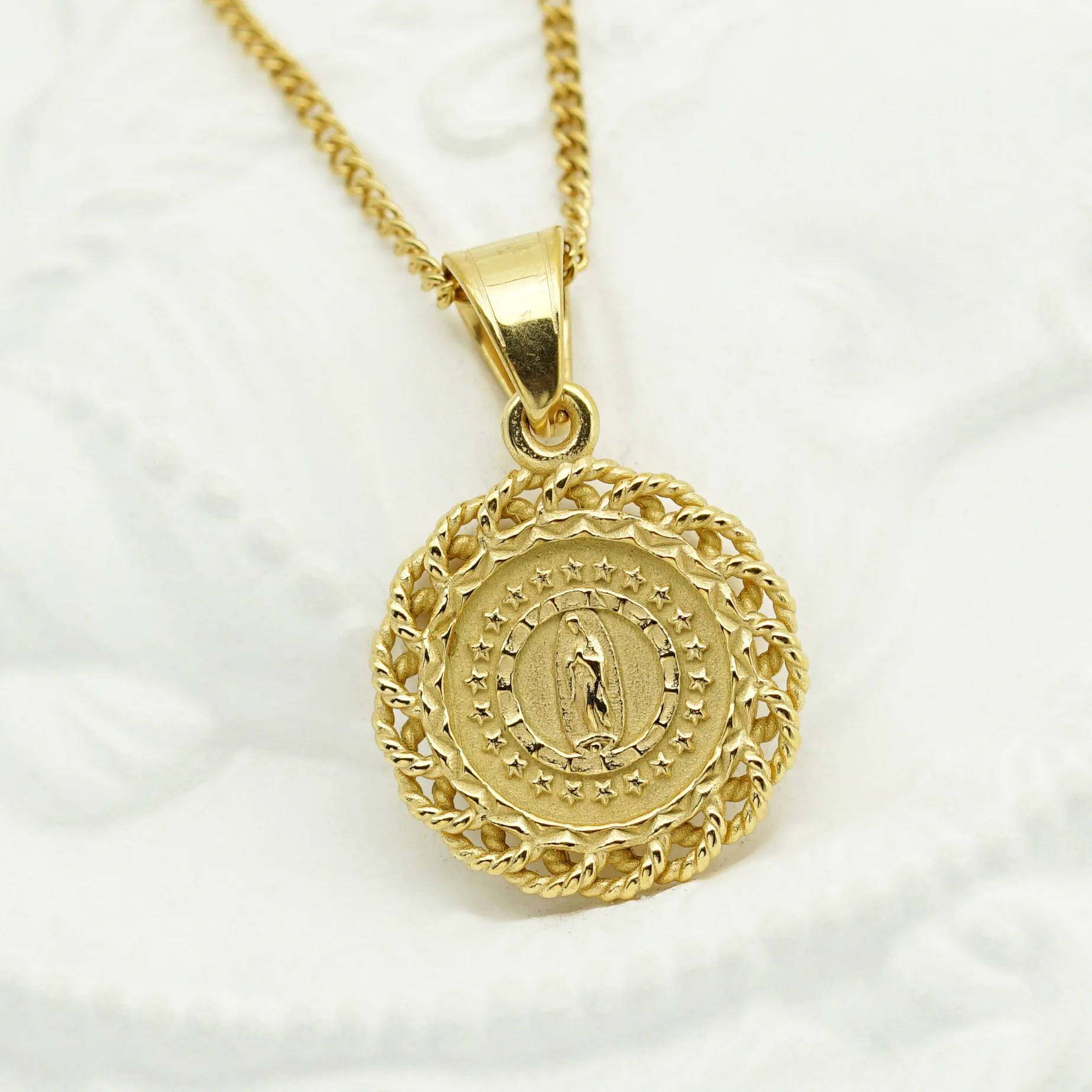 Catholic Necklaces For Men/Women Gold Color 316L stainless steel Pendant Religious Mother Virgin Mary Jewelry Christmas Gifts