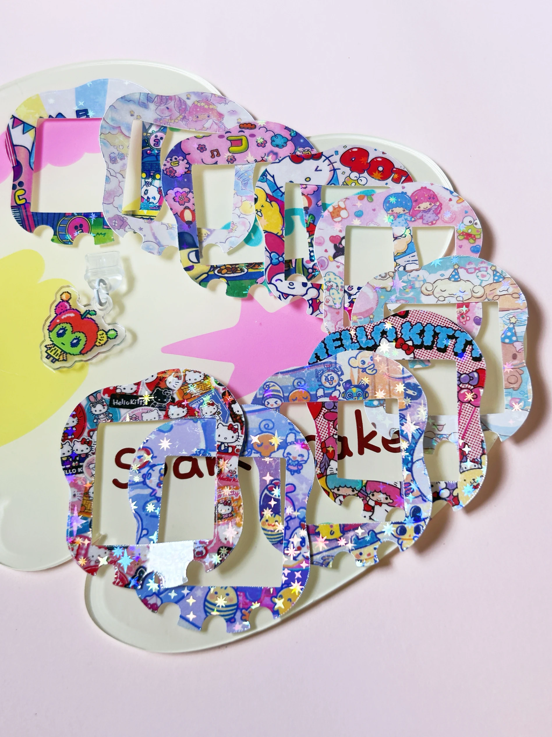 En stock Pegatinas oficiales de placa frontal Tamagotchi Uni: lindas, extraíbles y sin residuos, fáciles de aplicar y despegar, de moda