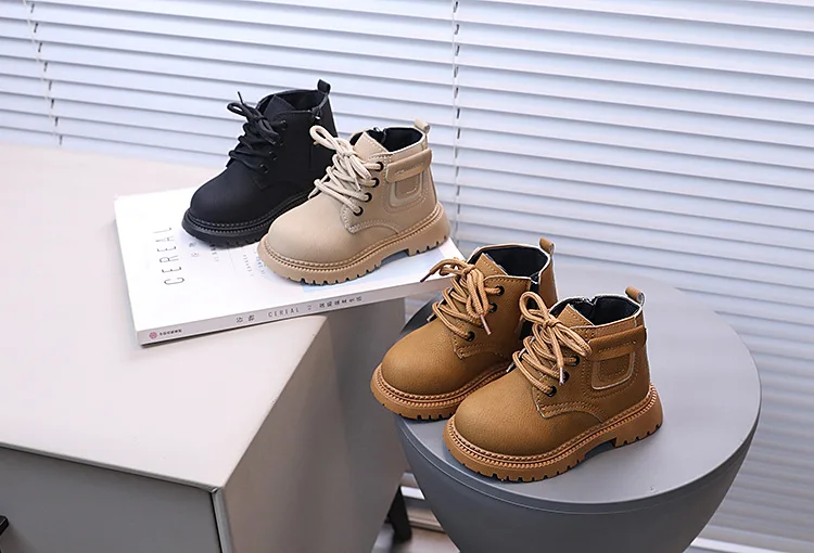 2026 Herbst Neue Kinder-Lederstiefel für Jungen Einfarbig Vielseitig Atmungsaktiv Schlichte Kinder-Kurzstiefel für Mädchen Lässig Einfach – Detail 2