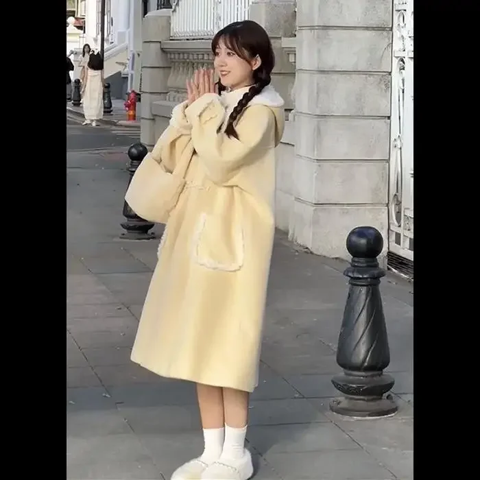 Chaqueta de lana para mujer, abrigo neutro de longitud media con botones de cuerno reductor de edad, nuevo estilo de invierno 2023