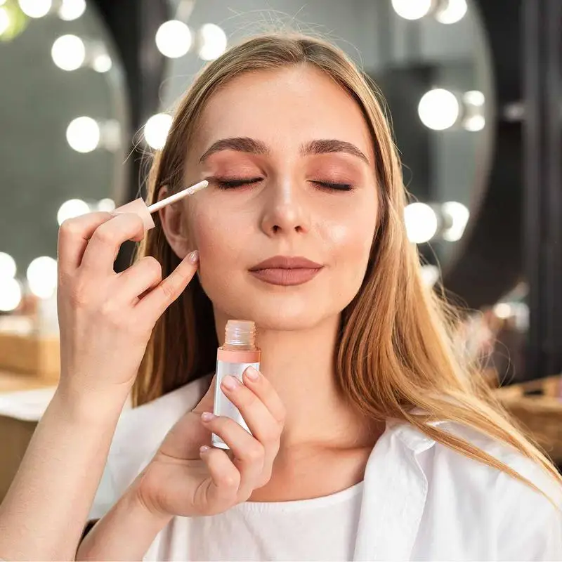 ظلال عيون شاميليون سائل ، ظلال عيون متعددة الكروم 3X ، طويلة الأمد ، صبغة عالية ، مكياج لامع لحفلة الهالوان