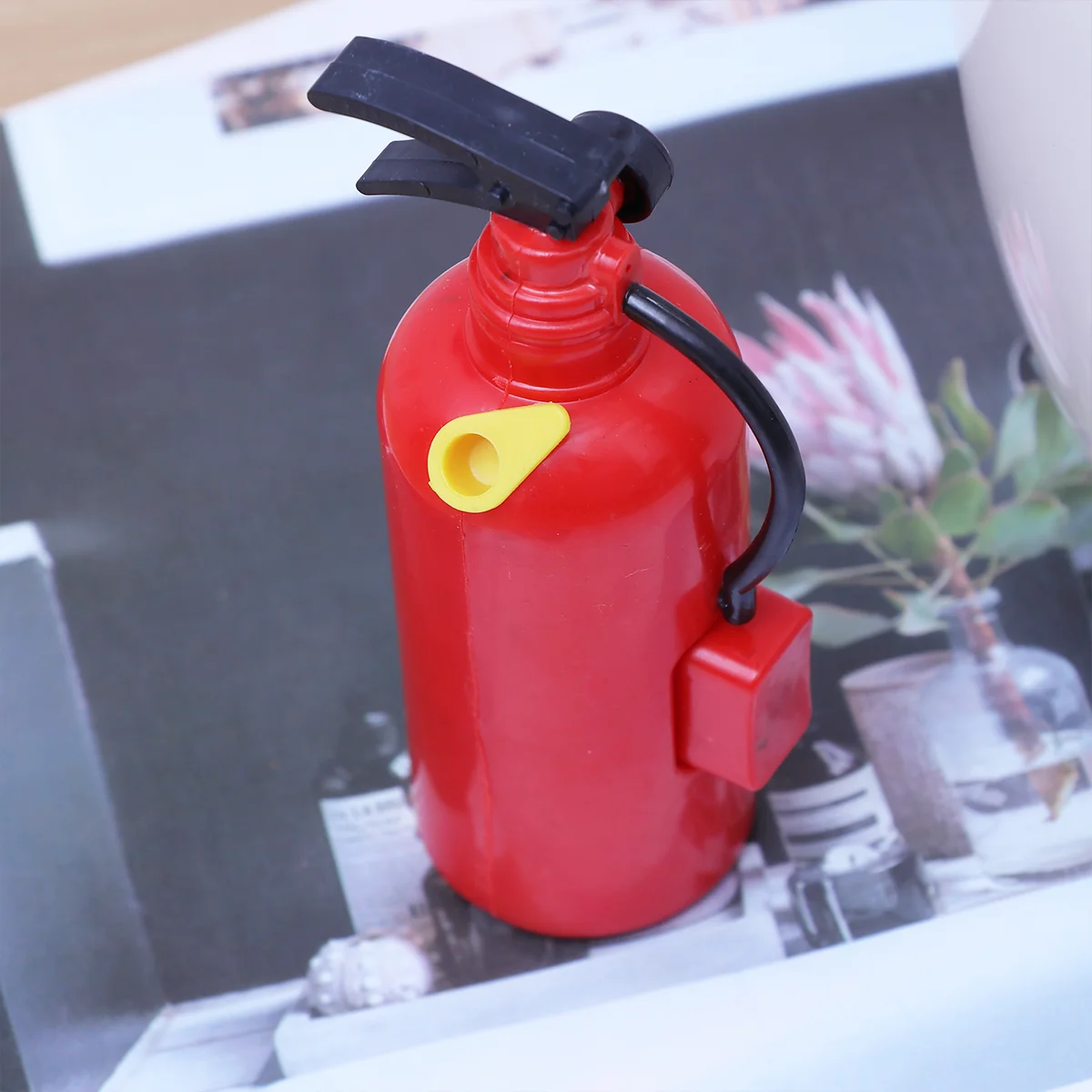 Novelty Toy Fire Extinguisher Water Toy Summer Beach Bath Swim Toy for Kids Play Children Boys Girls Gift Toys (Red)