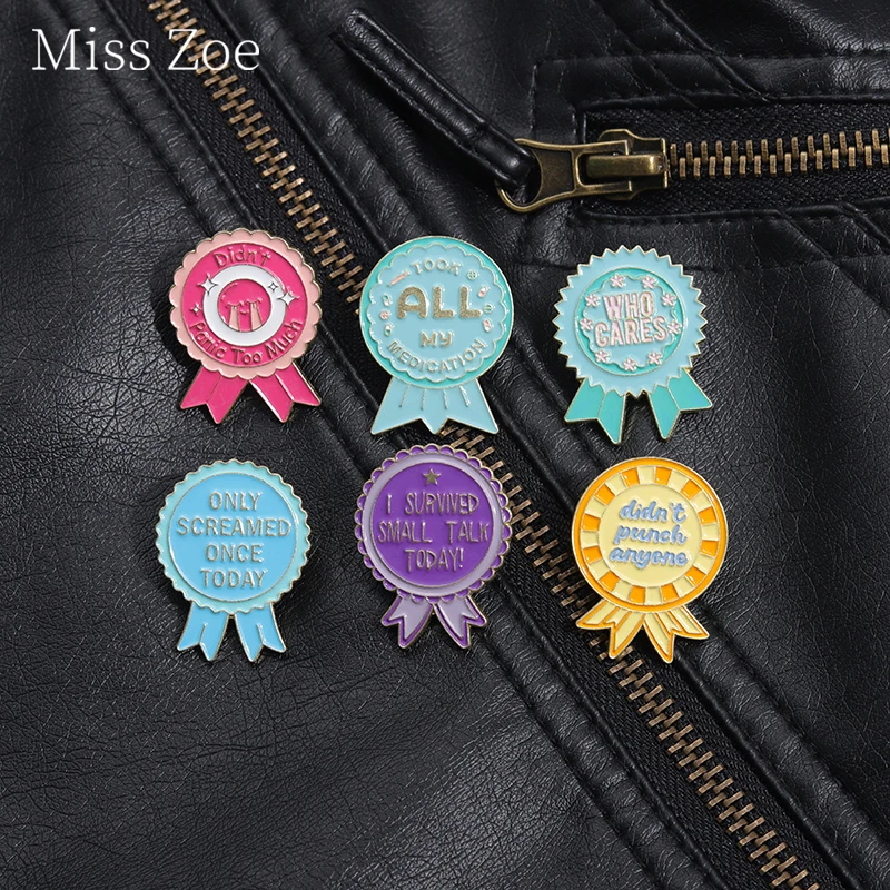 

Interesting Honor Gold Medal Badge Enamel Pins Maintain Mental Health Brooch Lapel Badges Creative Jewelry Gift For Friends ﻿