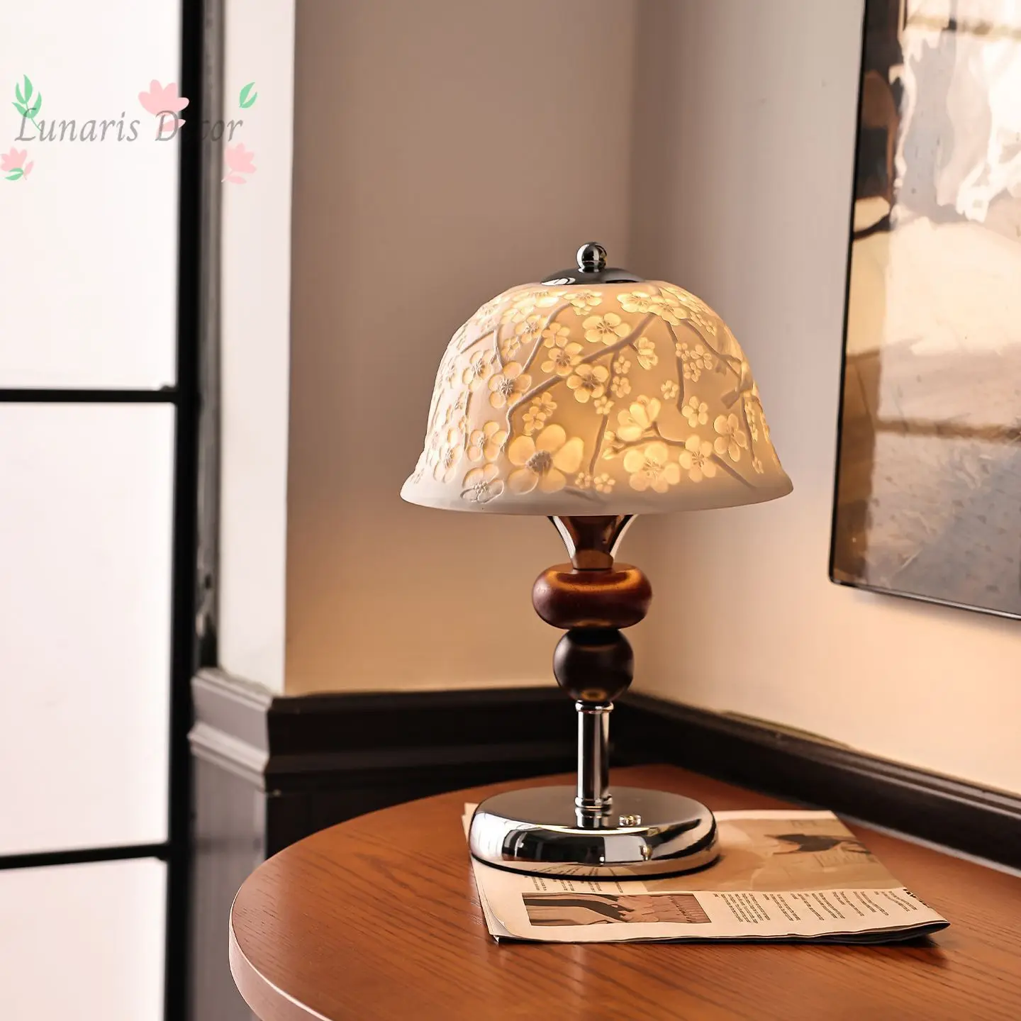 

Medieval French gift charging desk lamp retro solid wood bedroom children's light luxury high-end atmosphere bedside night light