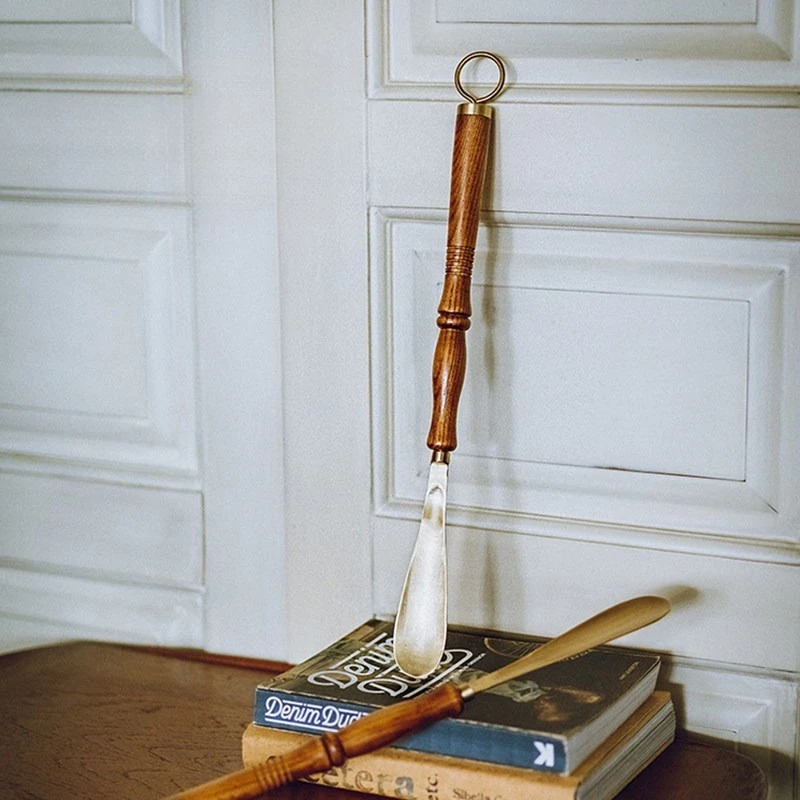 Solid Wood Shoehorn Portable Long Handle Shoe Lifter Luxury Convenient Brass Shoe Horns with Hanger Handle Shoes Wearing Tool