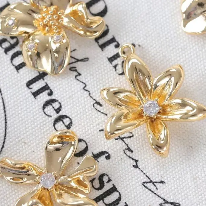 

2PCS Gold-Plated Zircon Flower Pendants French Elegant DIY Handmade Accessory Real Gold Copper-Plated Gentle