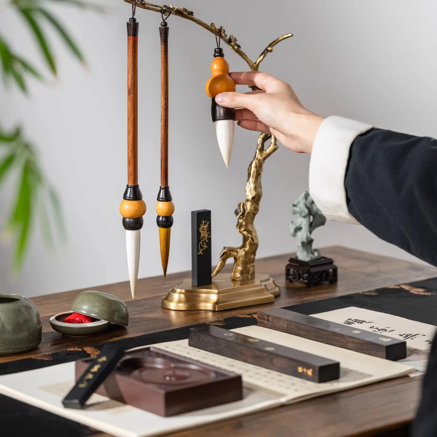 Study four treasures set, a full set of fine products of pen, ink, paper and inkstone, high-end gift box.