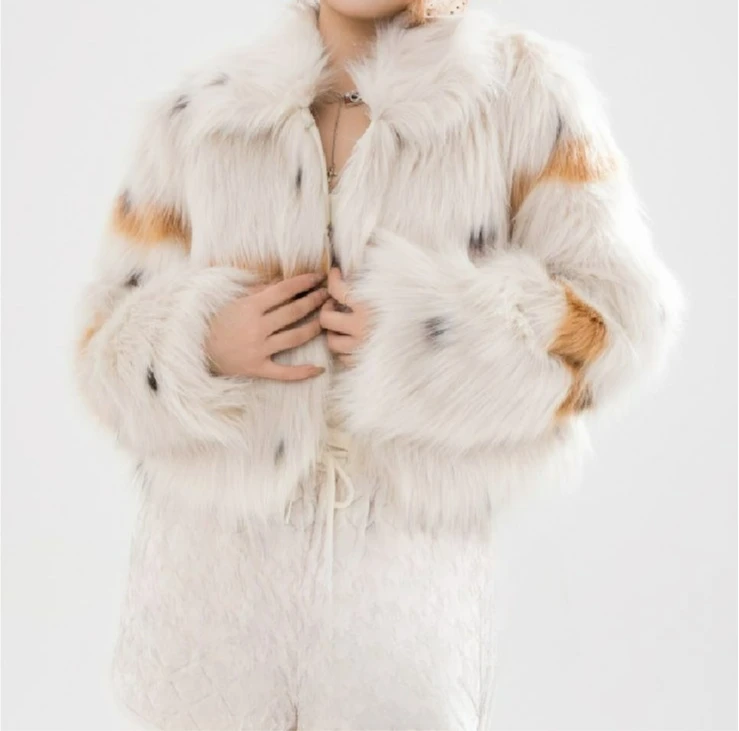 2025 Winter New Fashion Eco-friendly Youth Fur Coat with Turn-down Collar Short Long Sleeve Coat