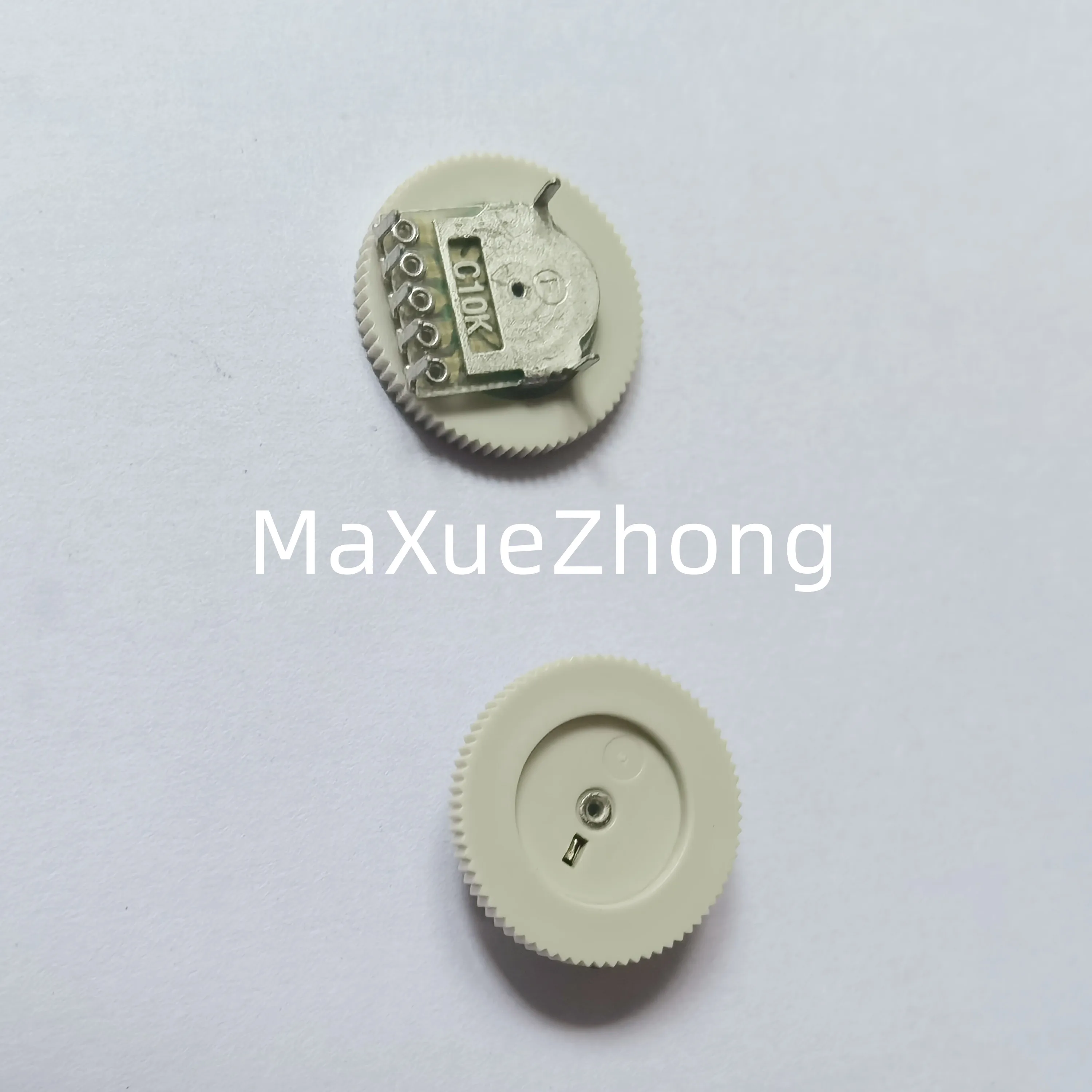 

Оригинальный новый 100% F-1001G-3 двухциферблатный потенциометр 18 мм * 2 мм C10K (ПЕРЕКЛЮЧАТЕЛЬ)