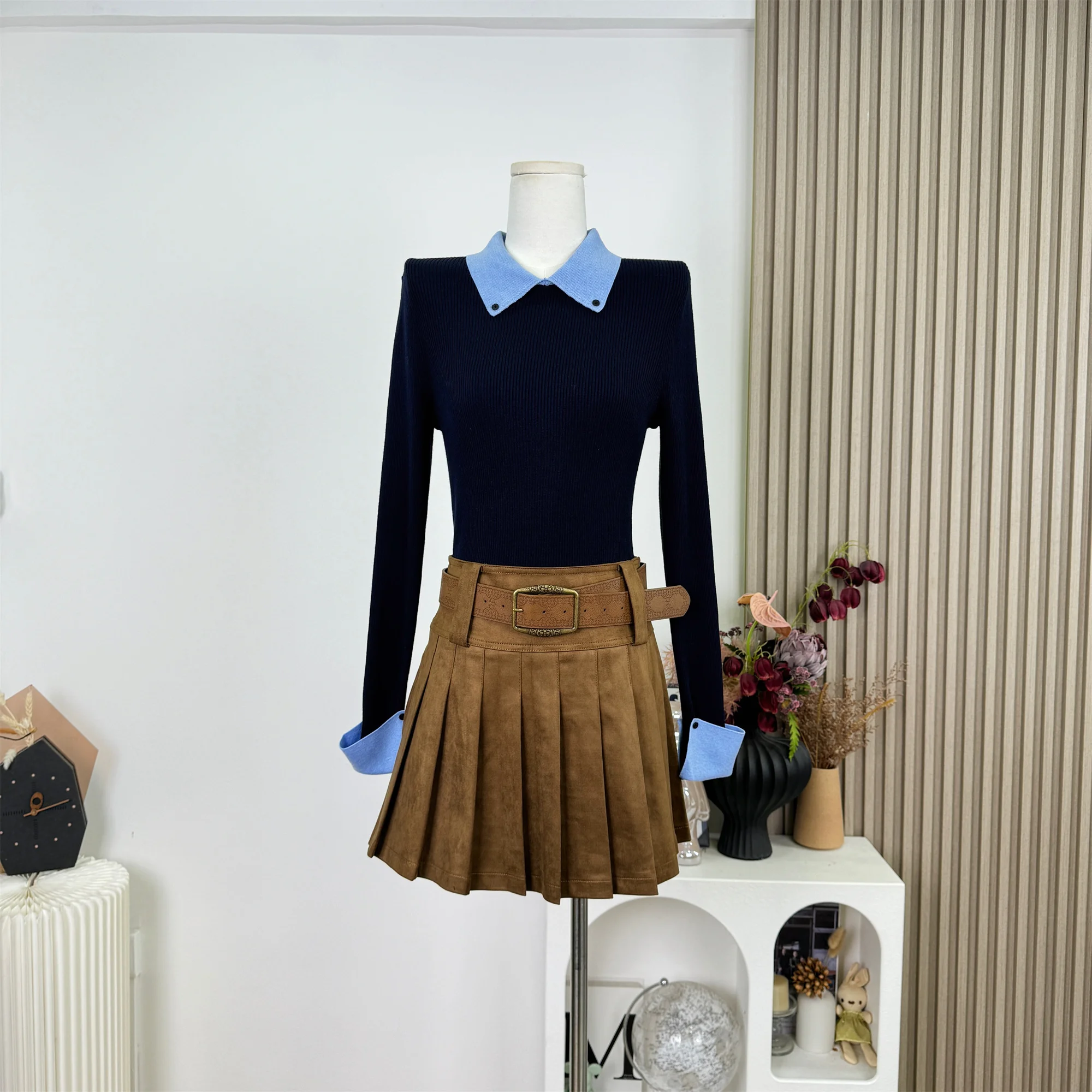 Elegancki, dopasowany sweter damski z długim rękawem, kołnierzykiem polo, dzianinowy, modny, z blokami kolorów, nowość na jesień i zimę, pulowery C224