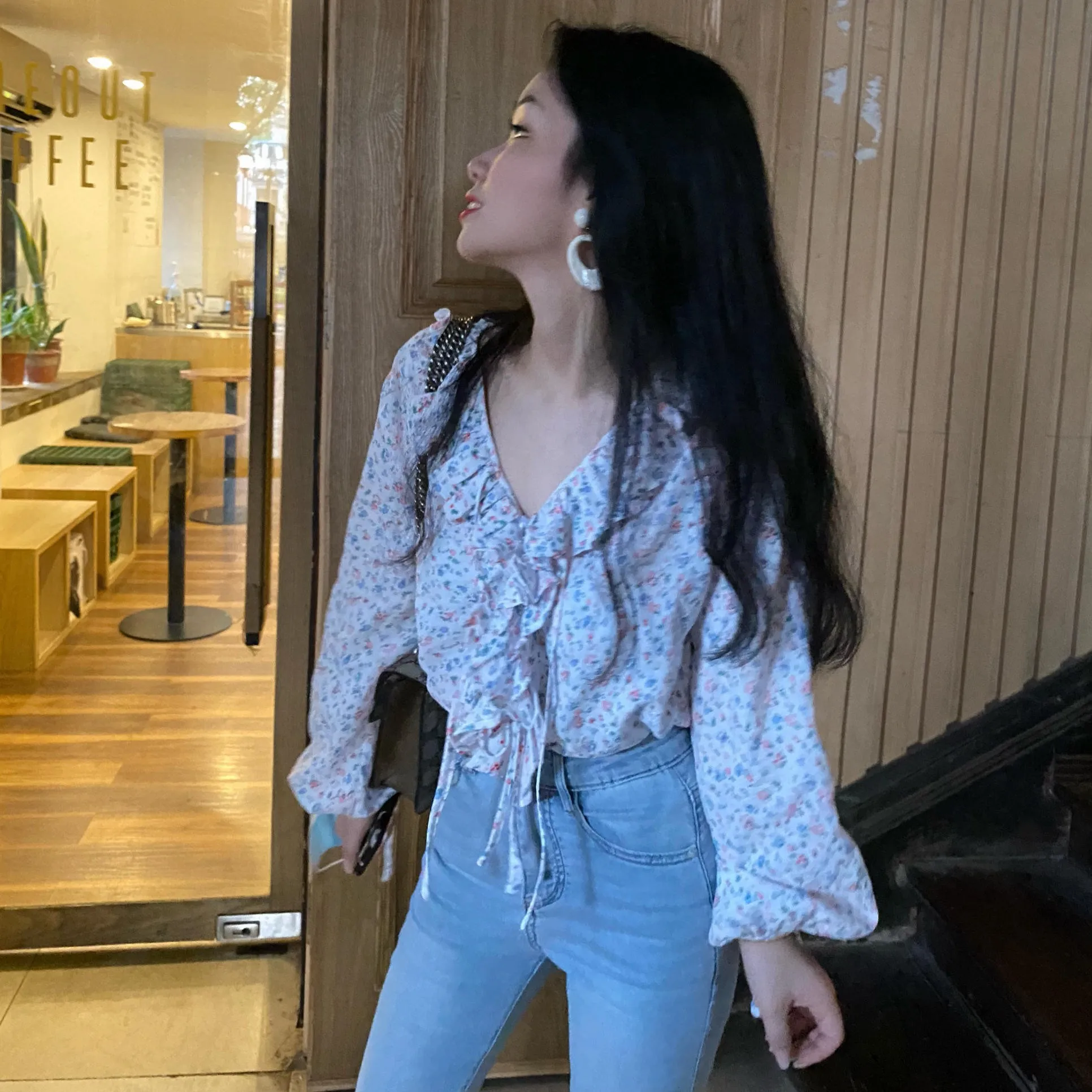 

Свободная женская блузка с длинными рукавами, V-образным вырезом, в горошек, из хлопка и льна, с цветочным принтом, с рукавами-колокол, повседневная