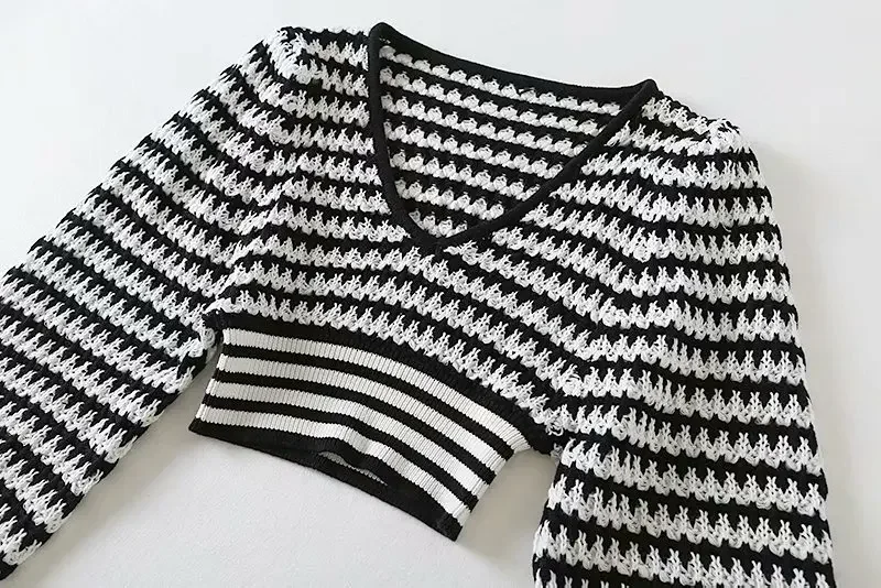 Suéter a rayas de Papá Noel para mujer, Top corto fino con cuello en V, jersey de manga larga de punto, tendencia de moda, otoño e invierno, 2022
