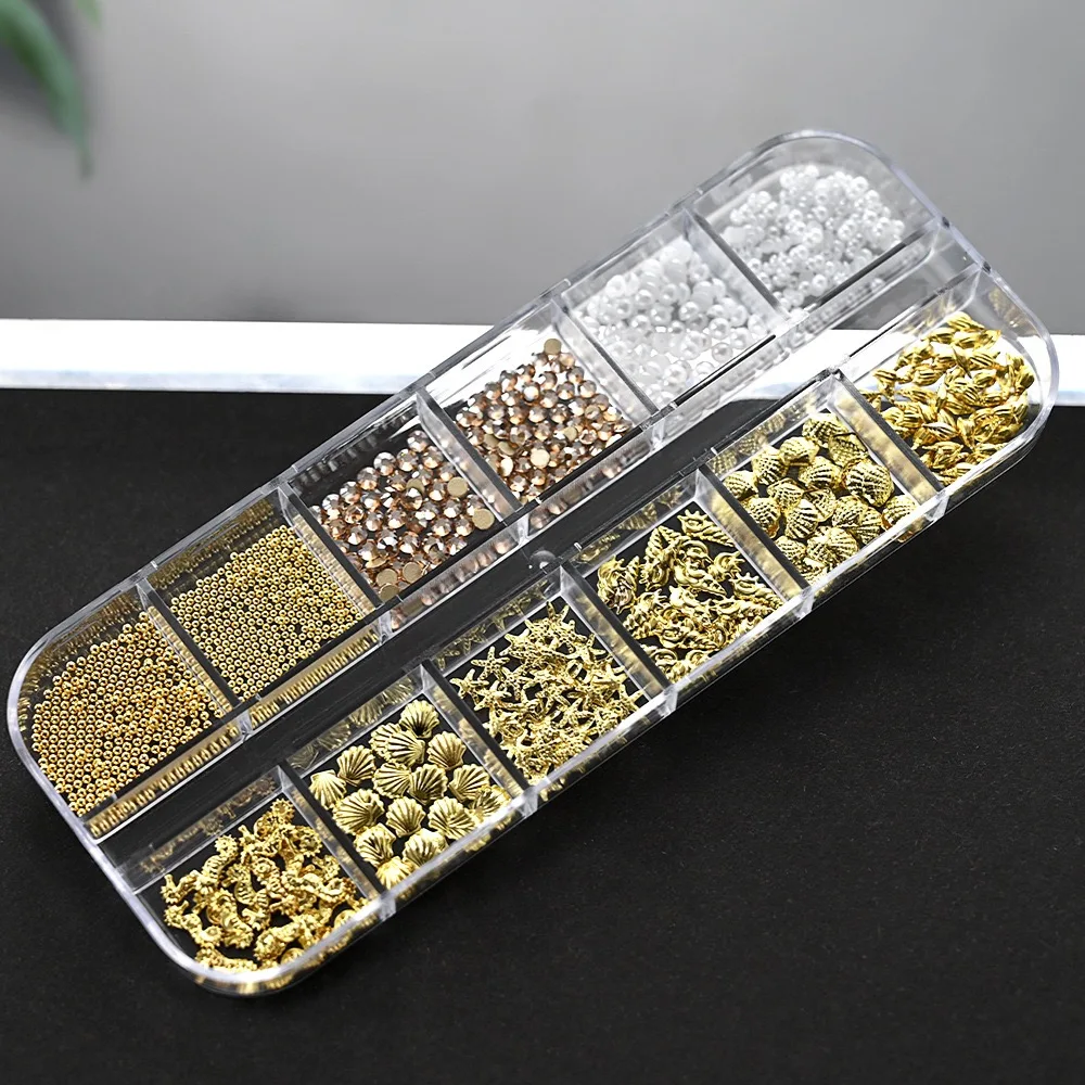 12 Siatek Oceaniczne Złote Ozdoby do Paznokci Muszle/Koniki Morskie/ Rozgwiazdy Białe Półokrągłe Perły Kamienie 3D Mieszane Punkowe Manikiur Metalowe Nity Ćwieki