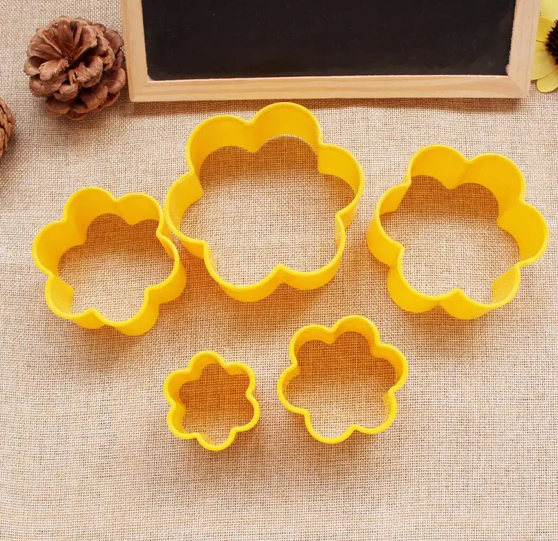 Cake Decoraeing Too…